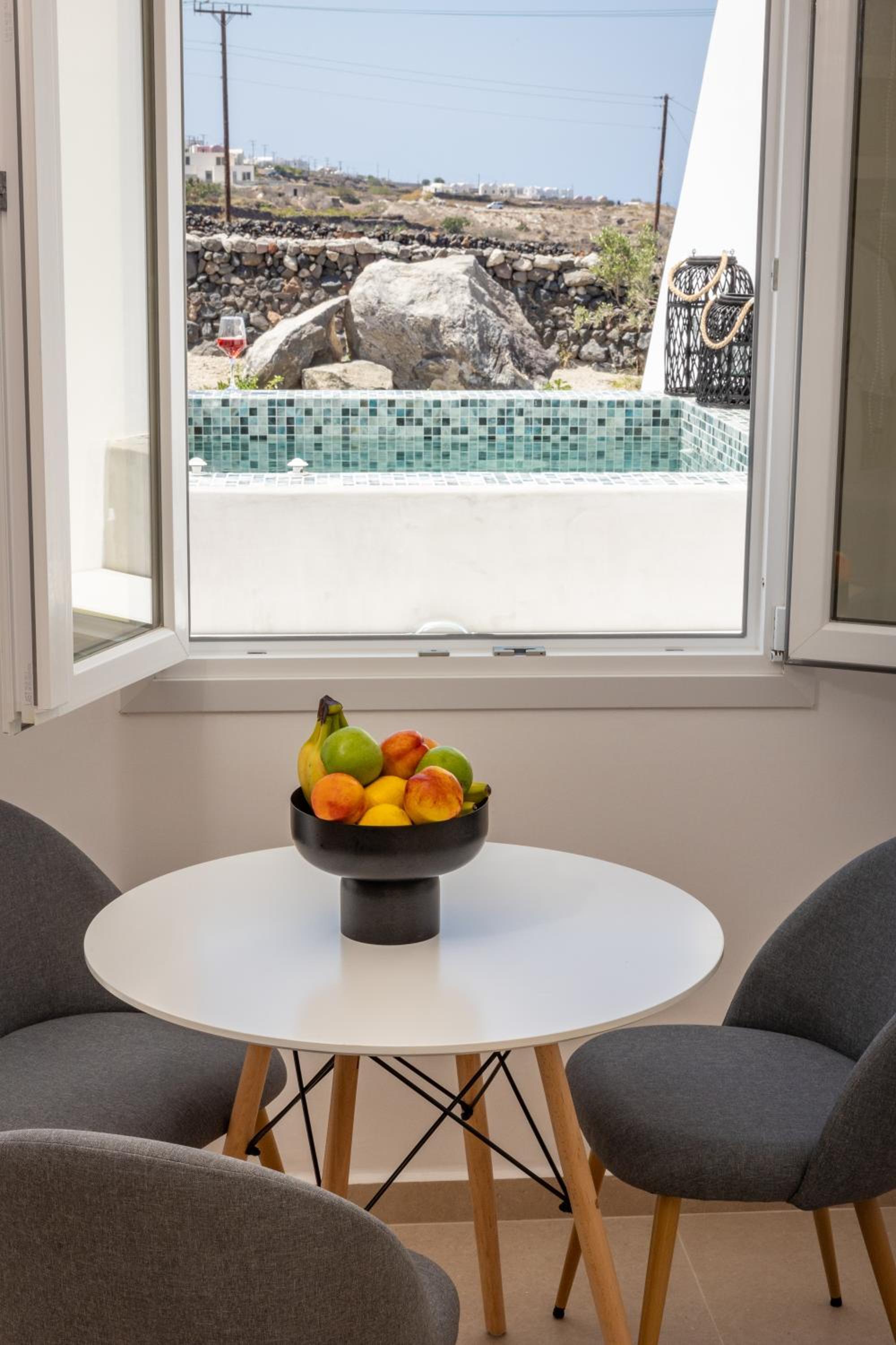 Theophrasti Suites