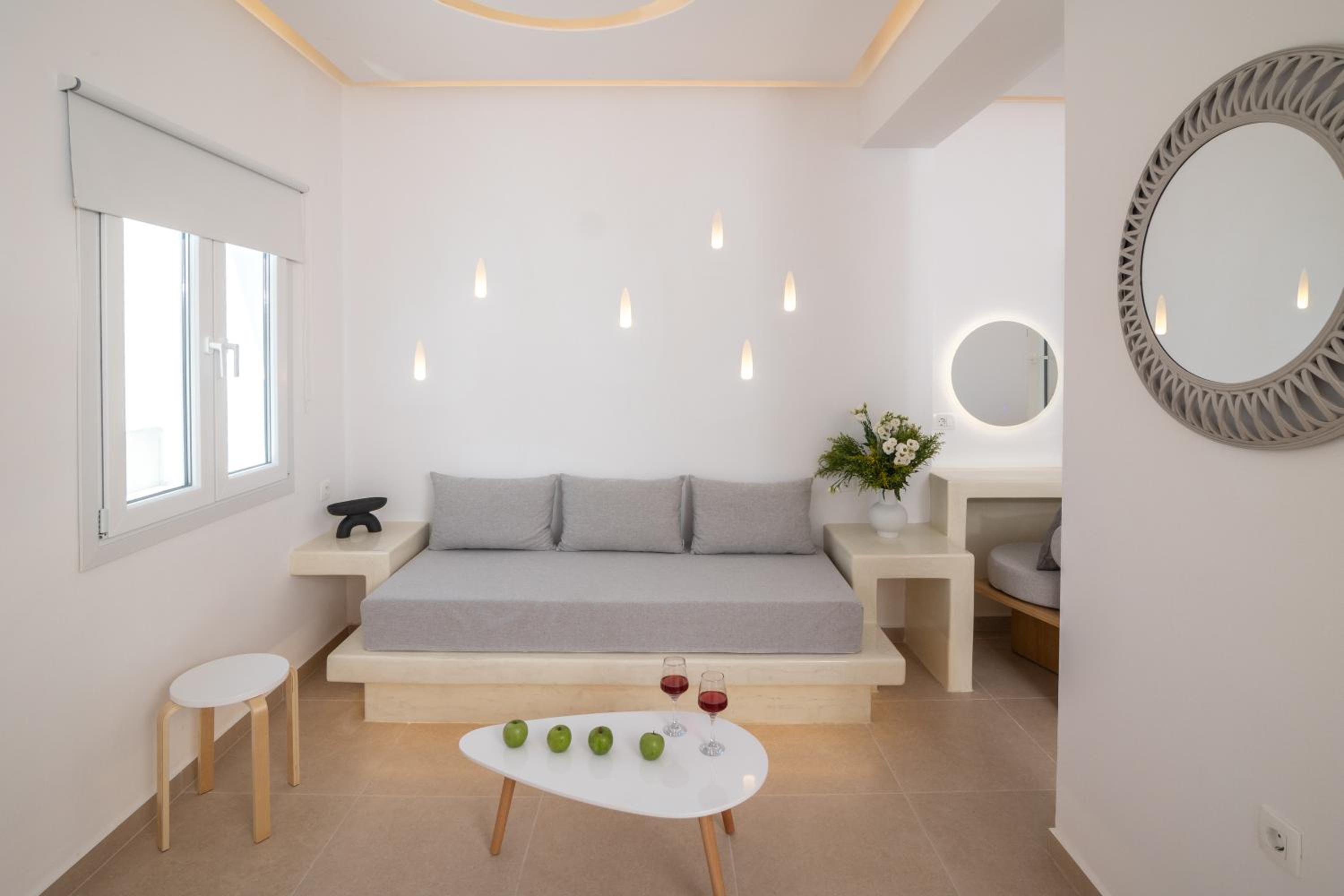 Theophrasti Suites