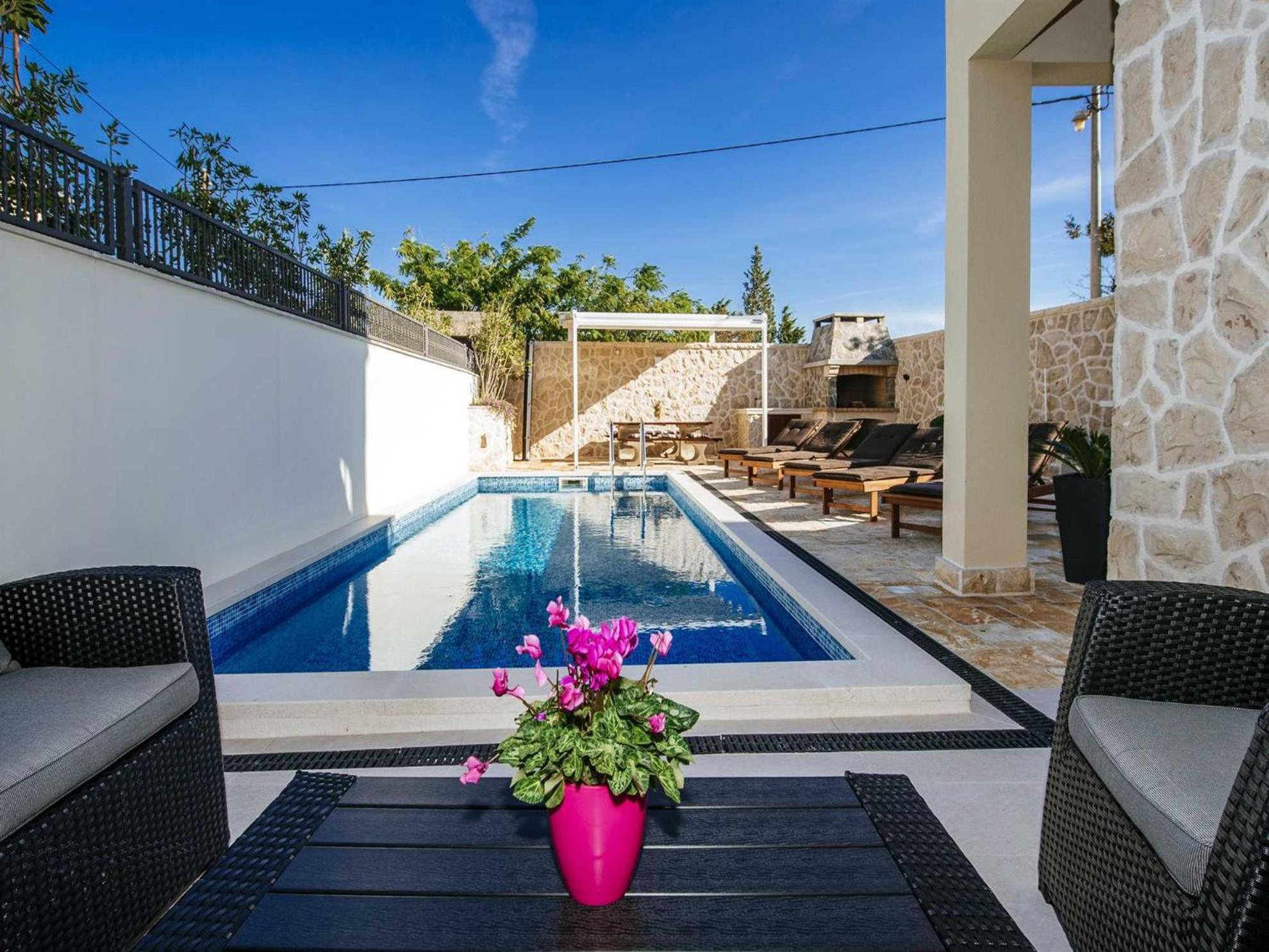 Dalmatian Villa Castello Coza with pool, Vinjerac view 3