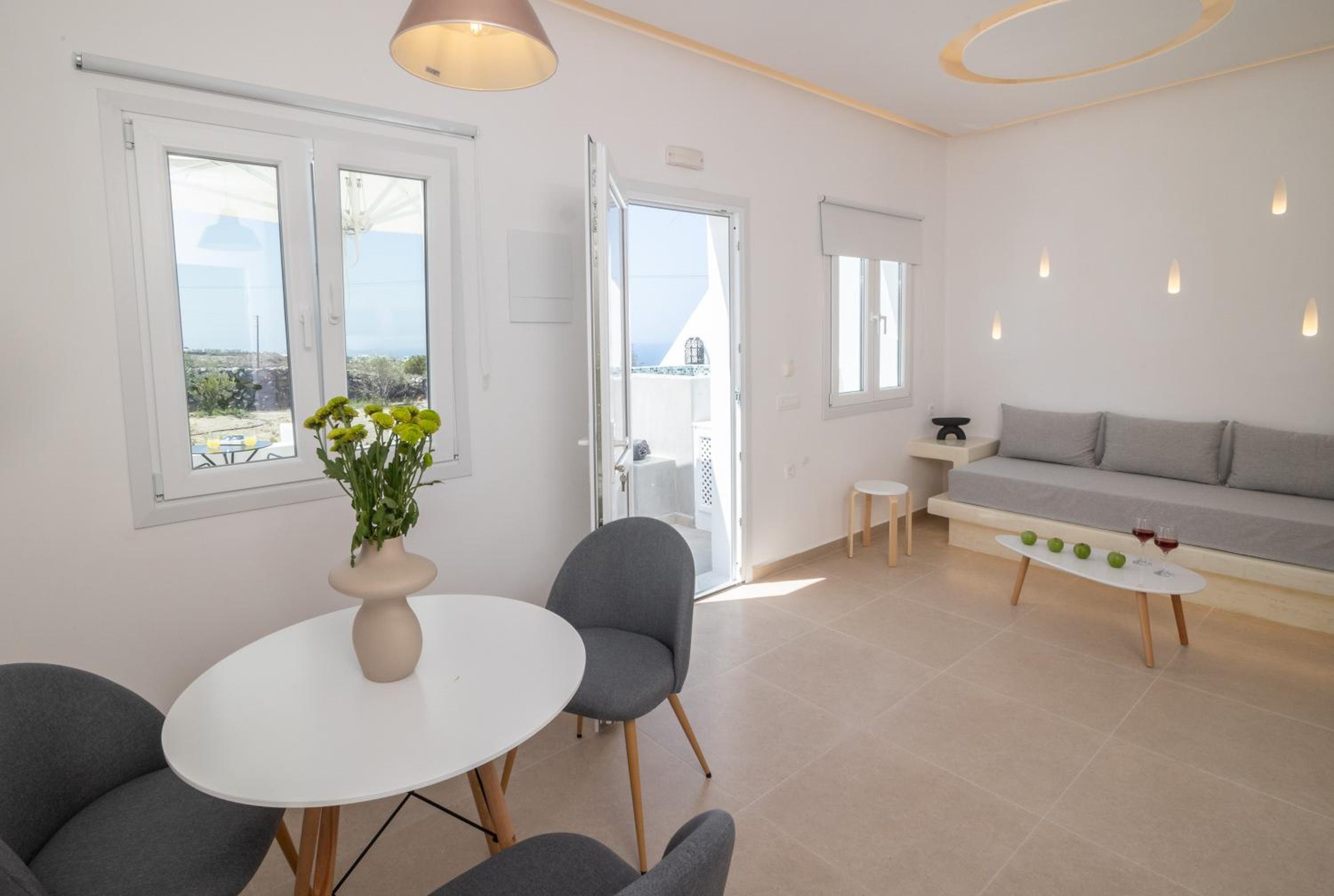 Theophrasti Suites