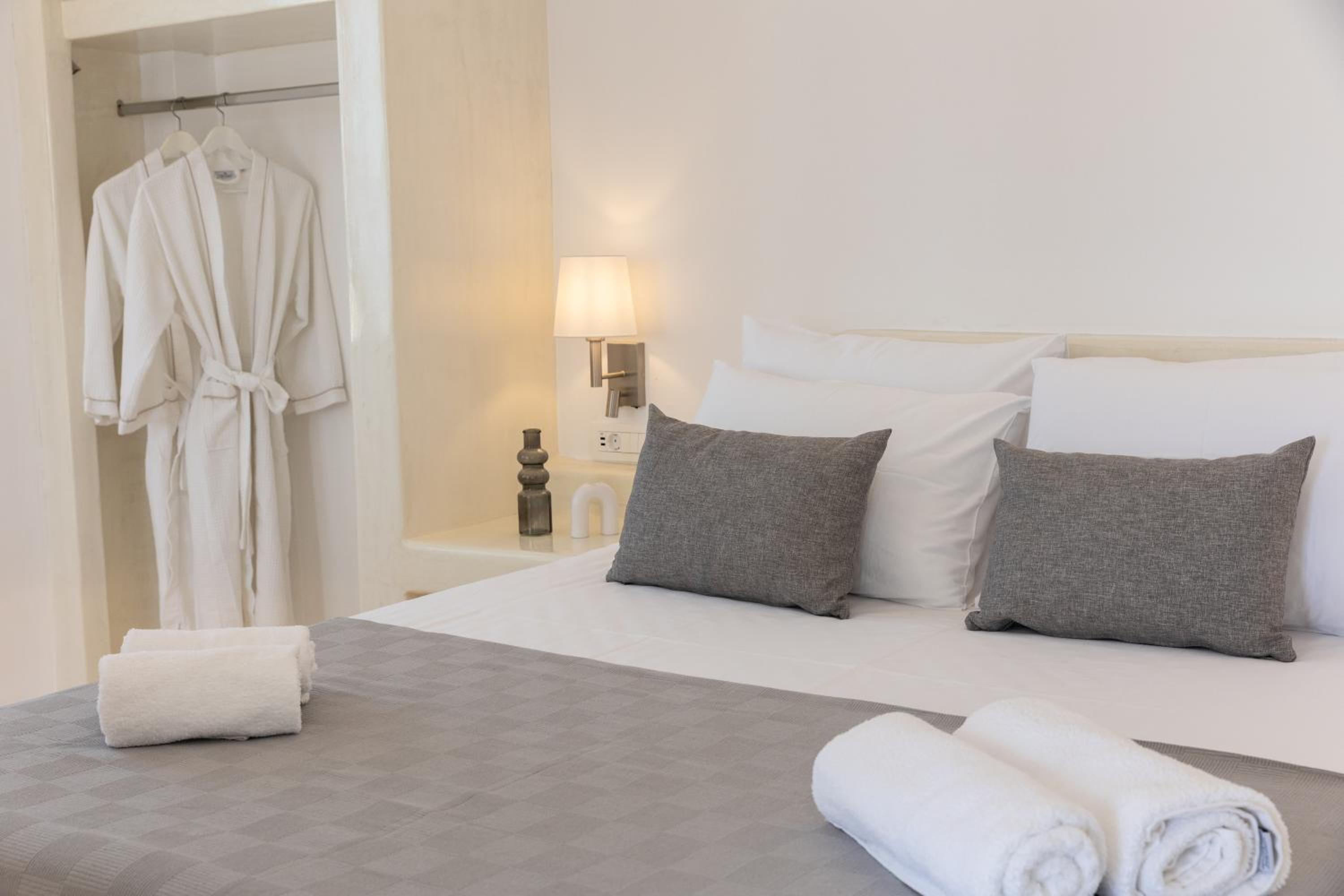 Theophrasti Suites