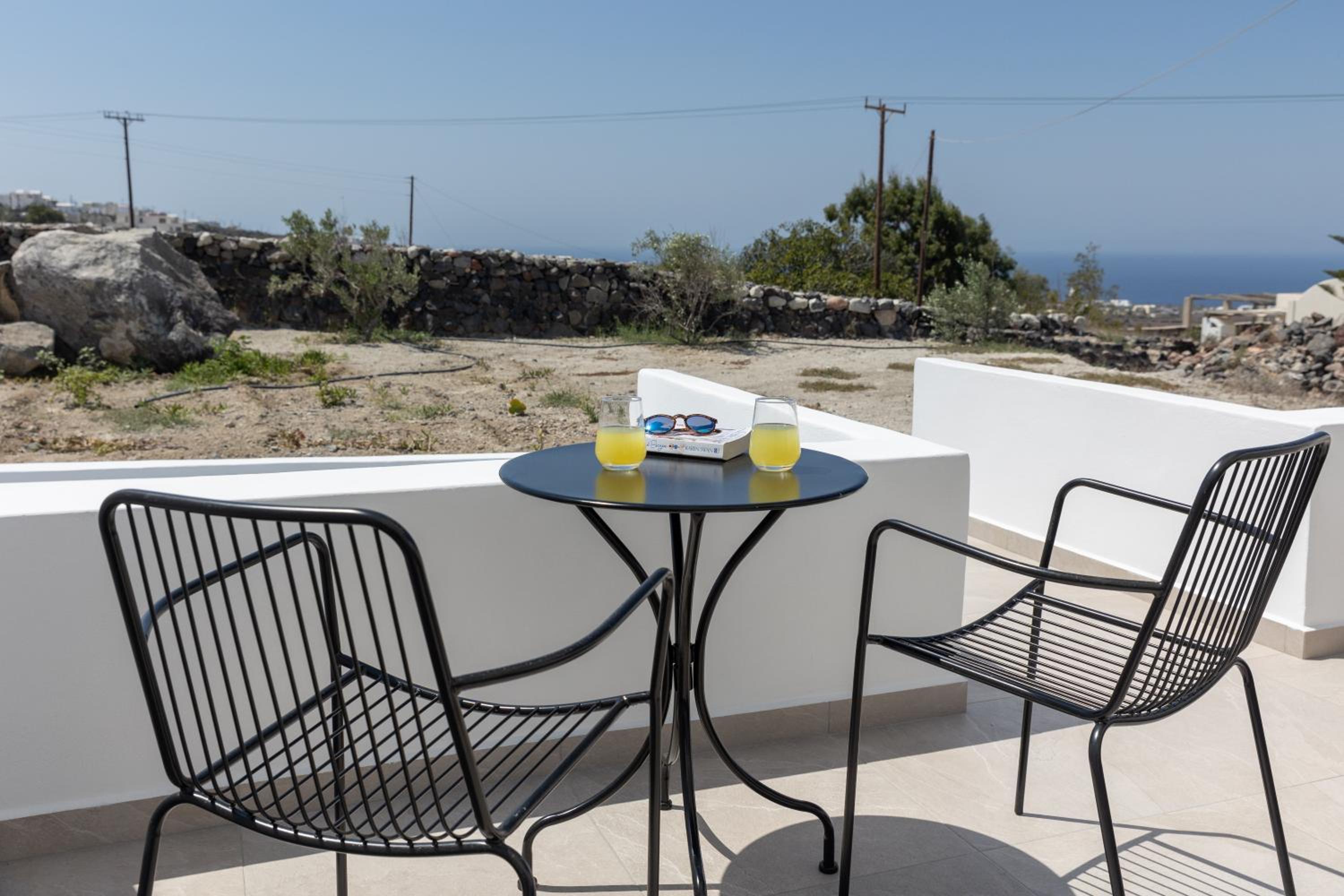 Theophrasti Suites
