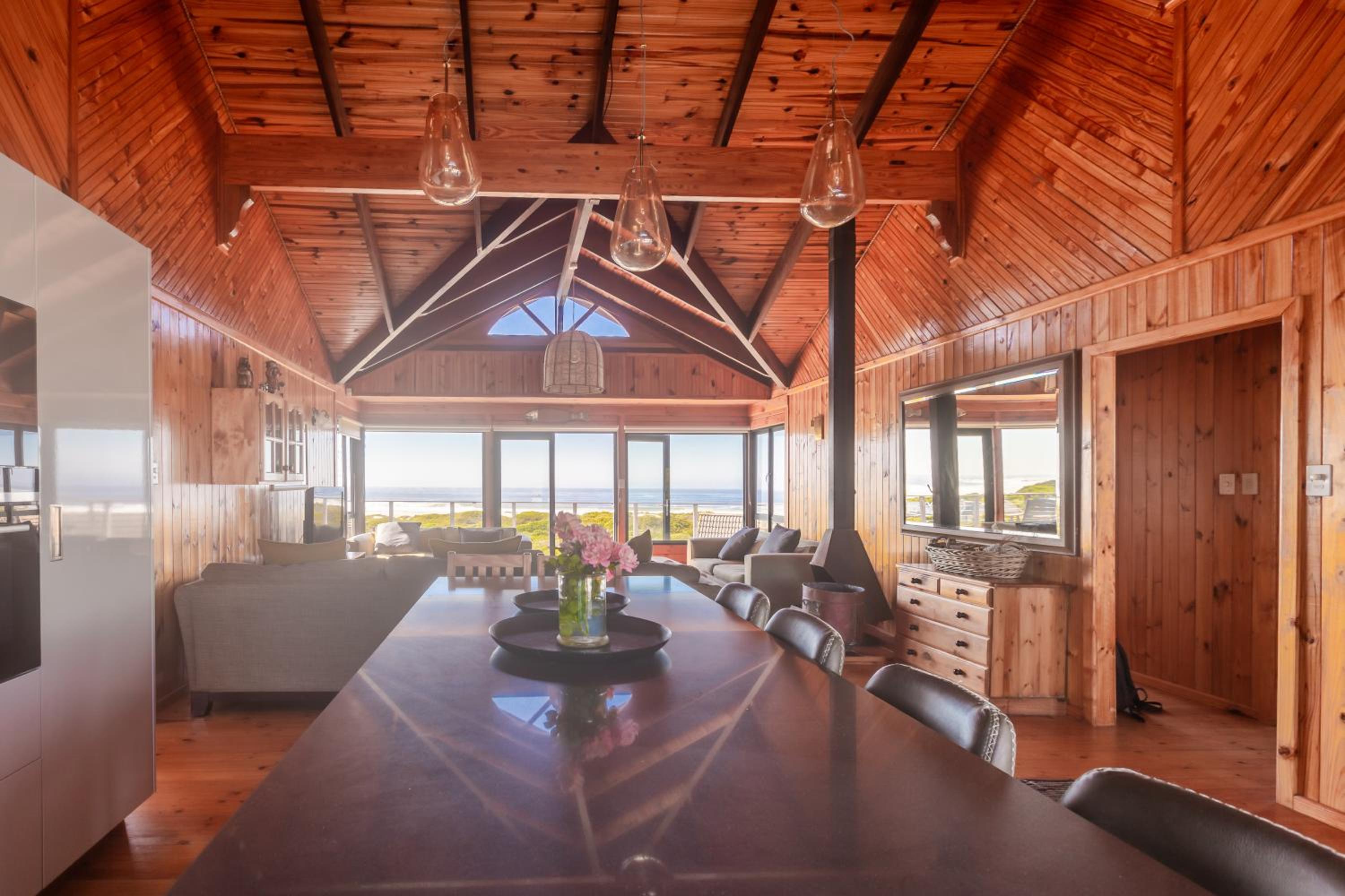 Upmarket, Spacious and Stunning Sea Views view 4