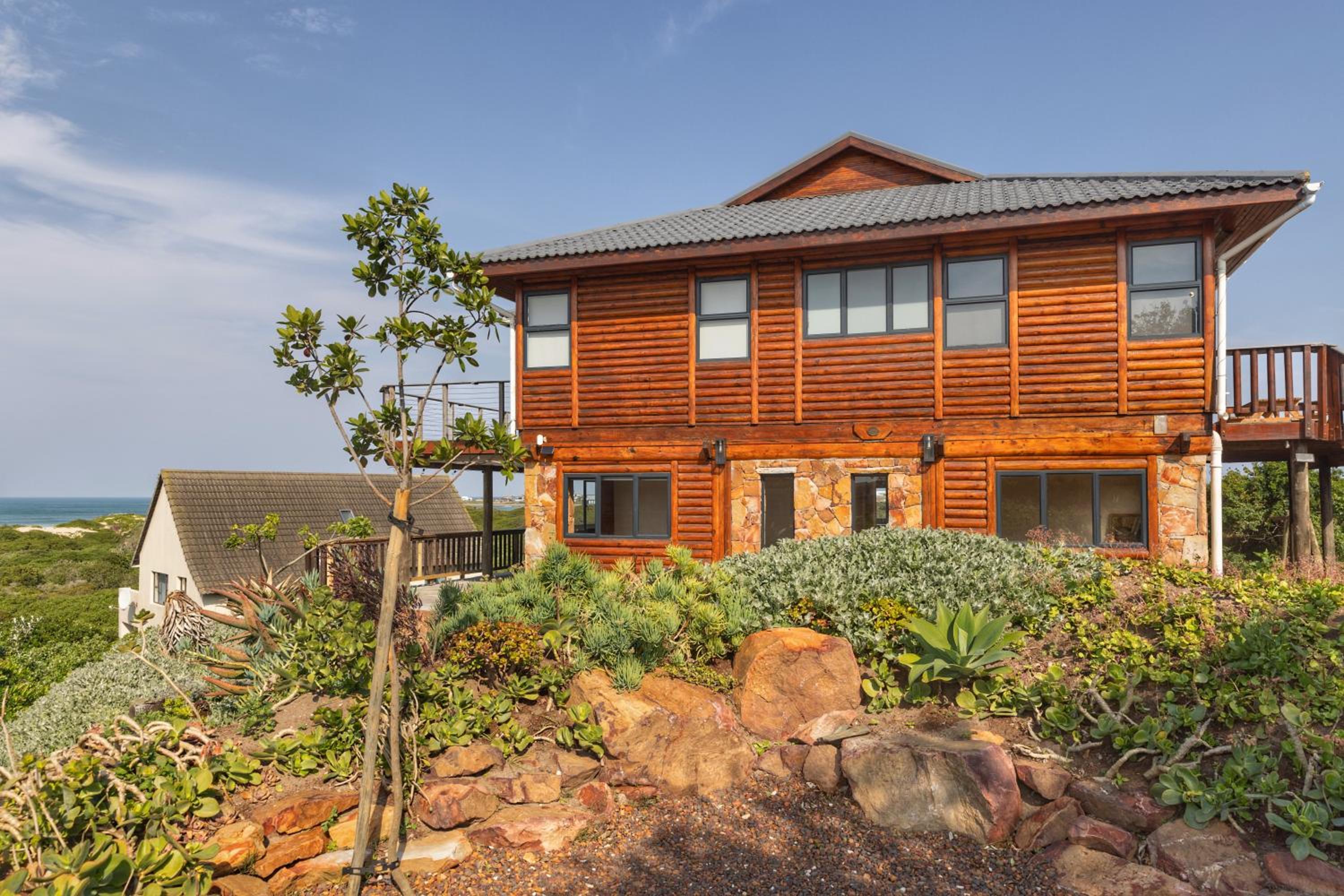Upmarket, Spacious and Stunning Sea Views view 3