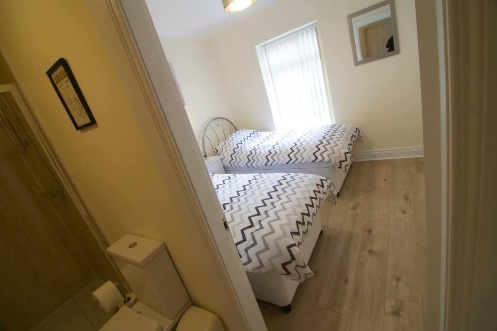 Hotel Newly refurbished village flat - Image 1