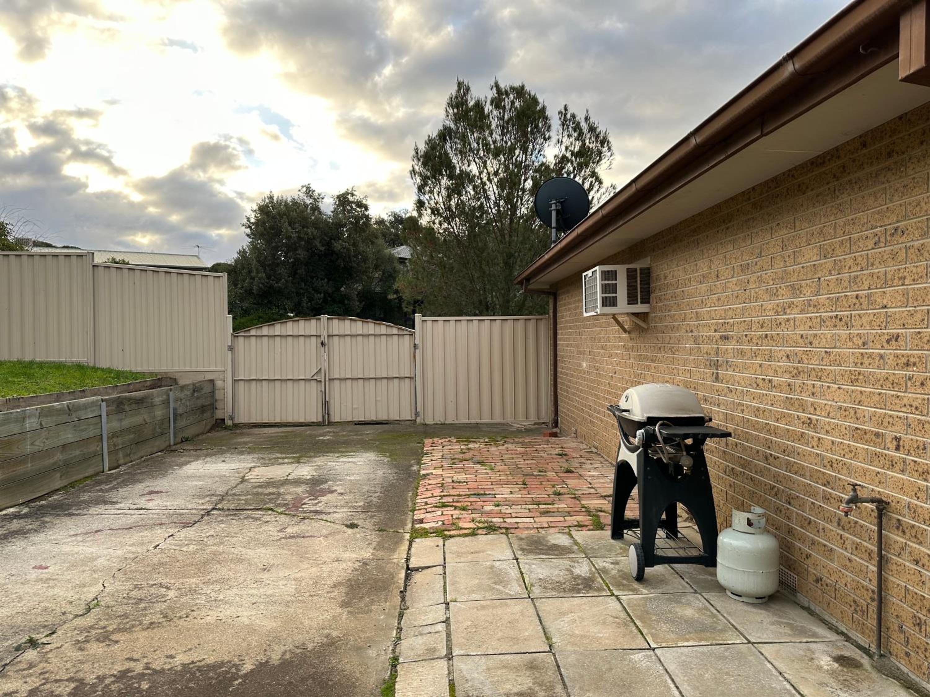 Central Sunbury home with top-hill views, high speed NBN and Netflix ready