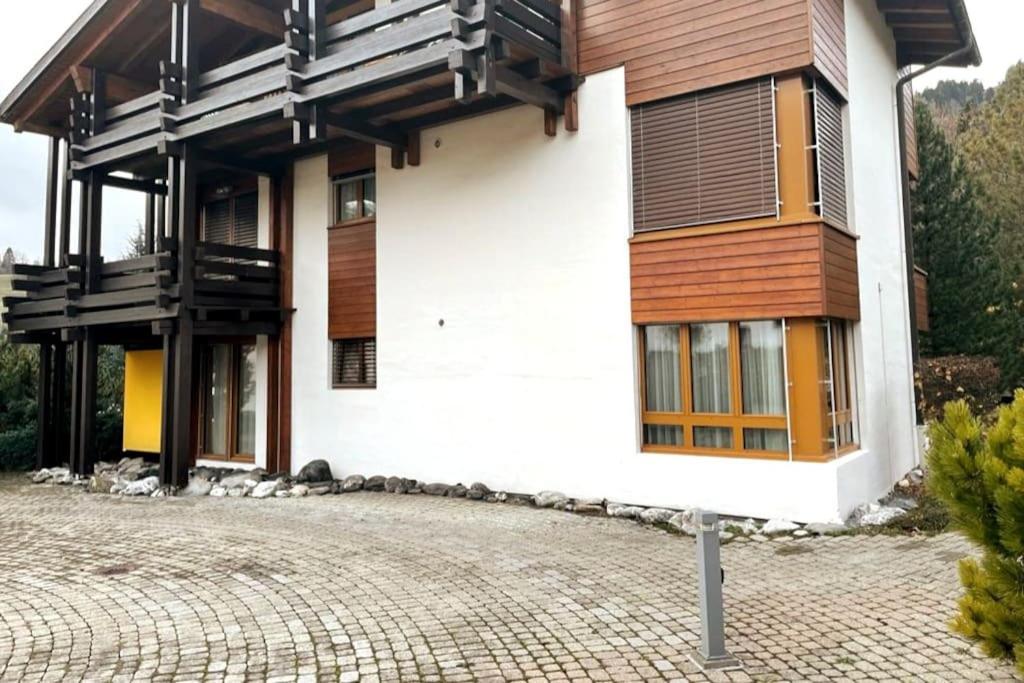 Lovely Family Apartment with Patio &Fireplace &Parking