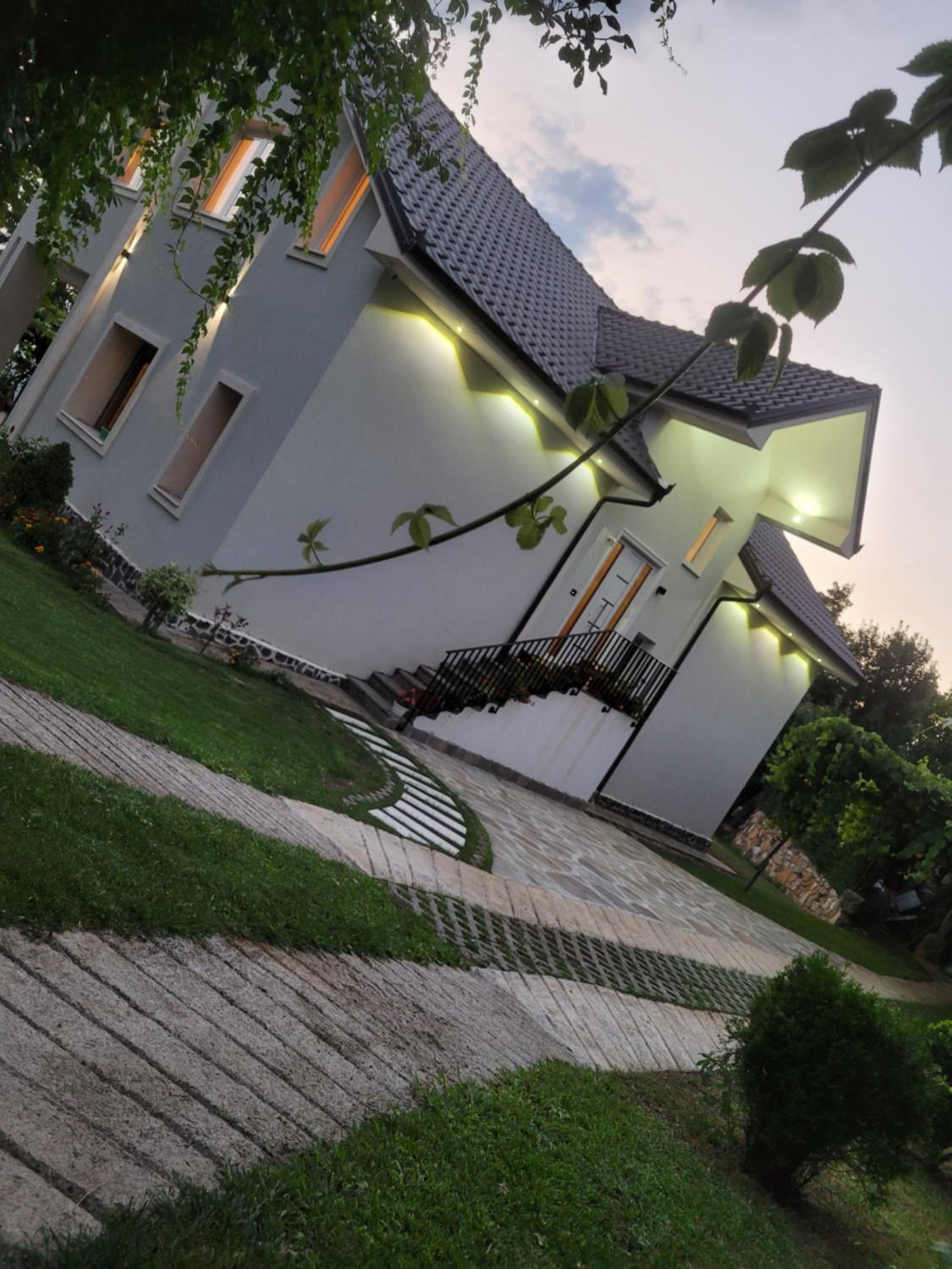 Bujtina Bezhani Gjinar