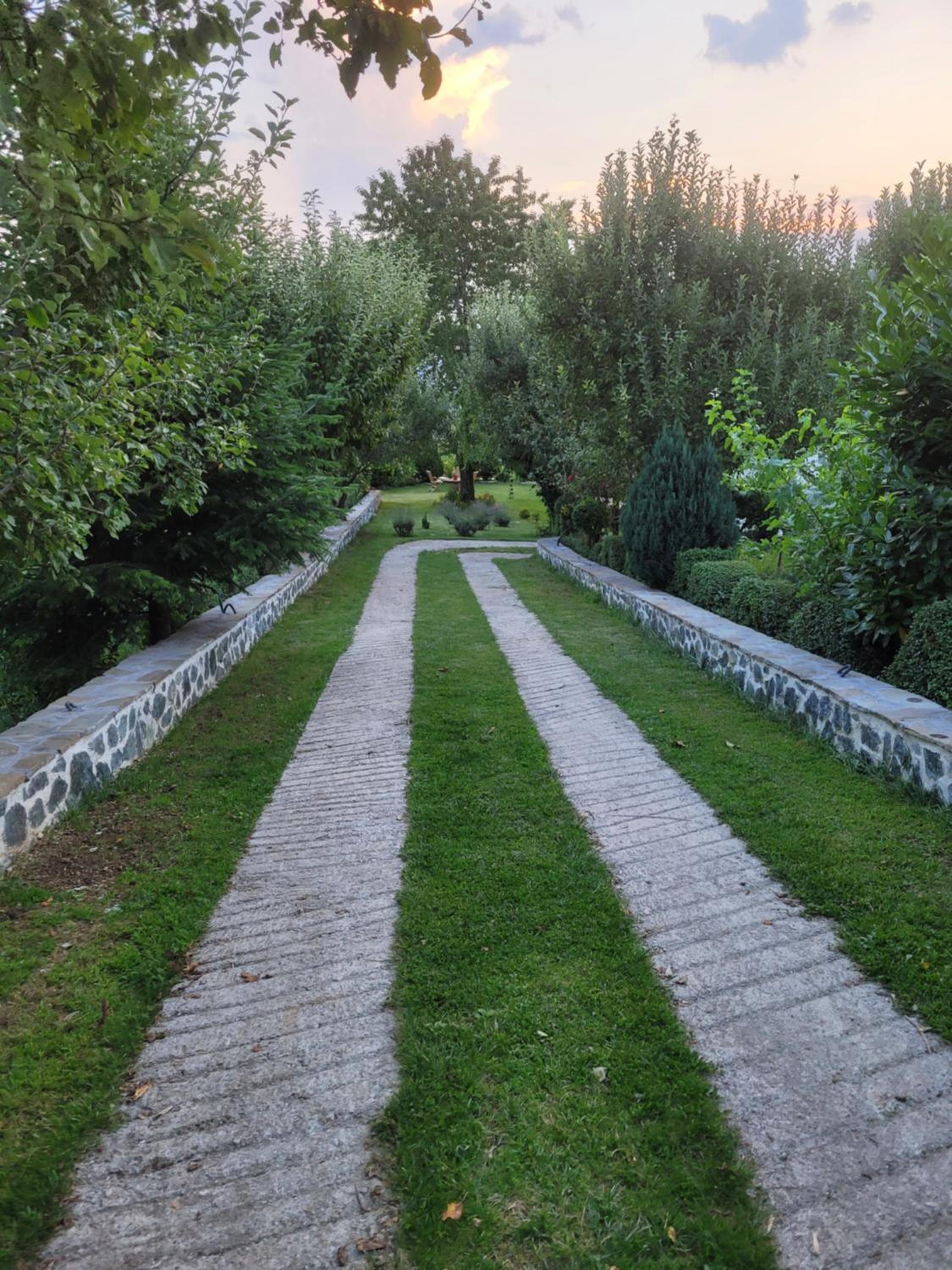 Bujtina Bezhani Gjinar