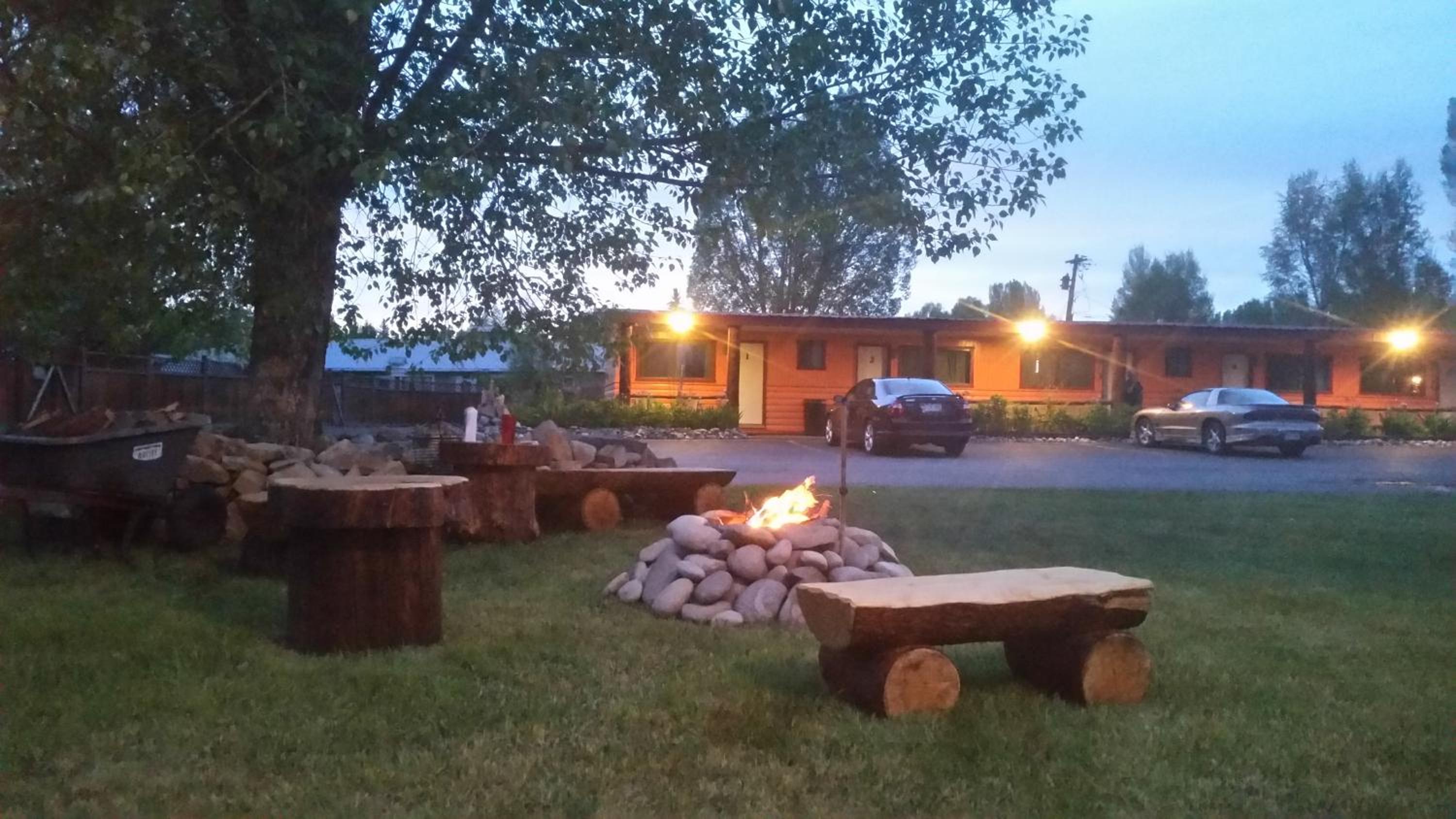 Gunnison Vacations - Long Holiday Motel - Property Image 16