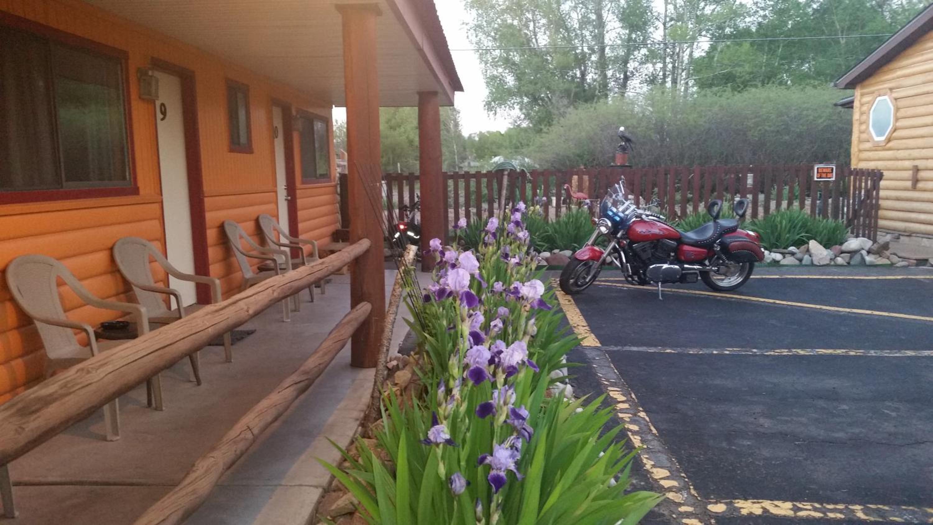 Gunnison Vacations - Long Holiday Motel - Property Image 18