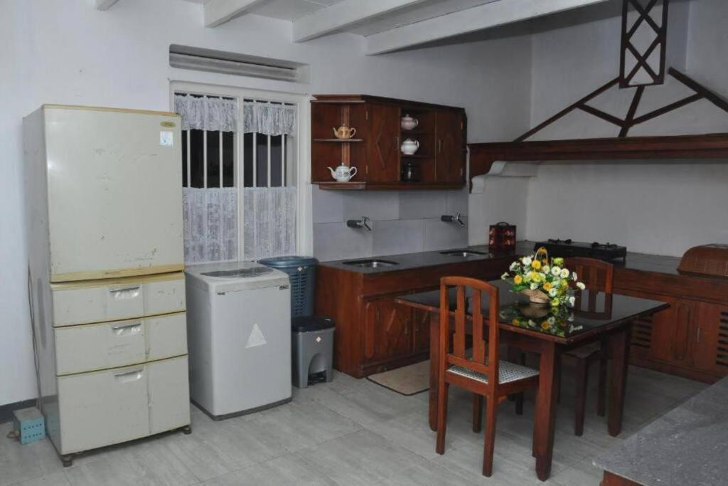 Village Headman's Five Bedrooms Entire Bungalow view 3