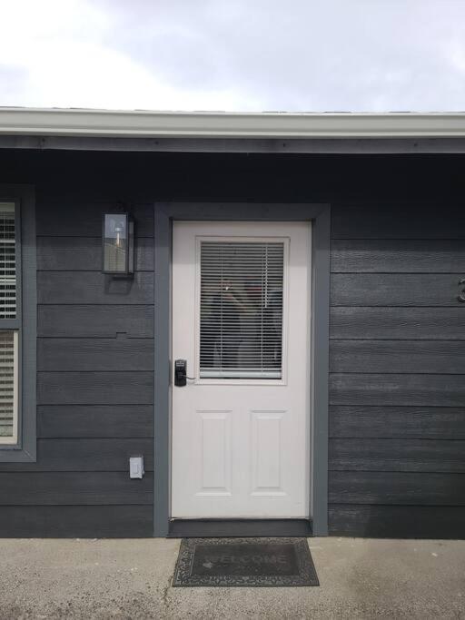 Immaculate, Cozy Home in Downtown Redmond view 4