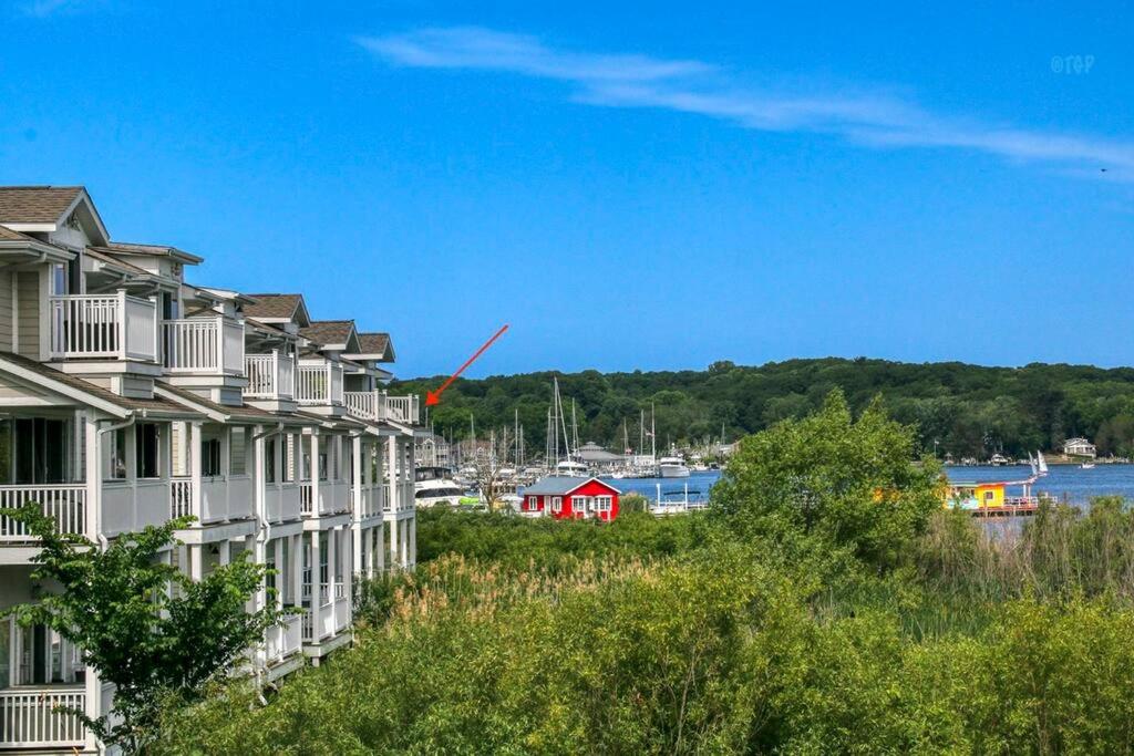 Hot Tub - Saugatuck/Douglas - Three Bedroom - Sleeps 8 view 2