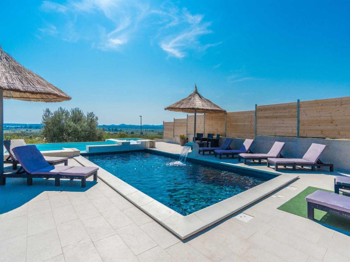 Magnificent Villa Mande with pool, Vrana lake view 3