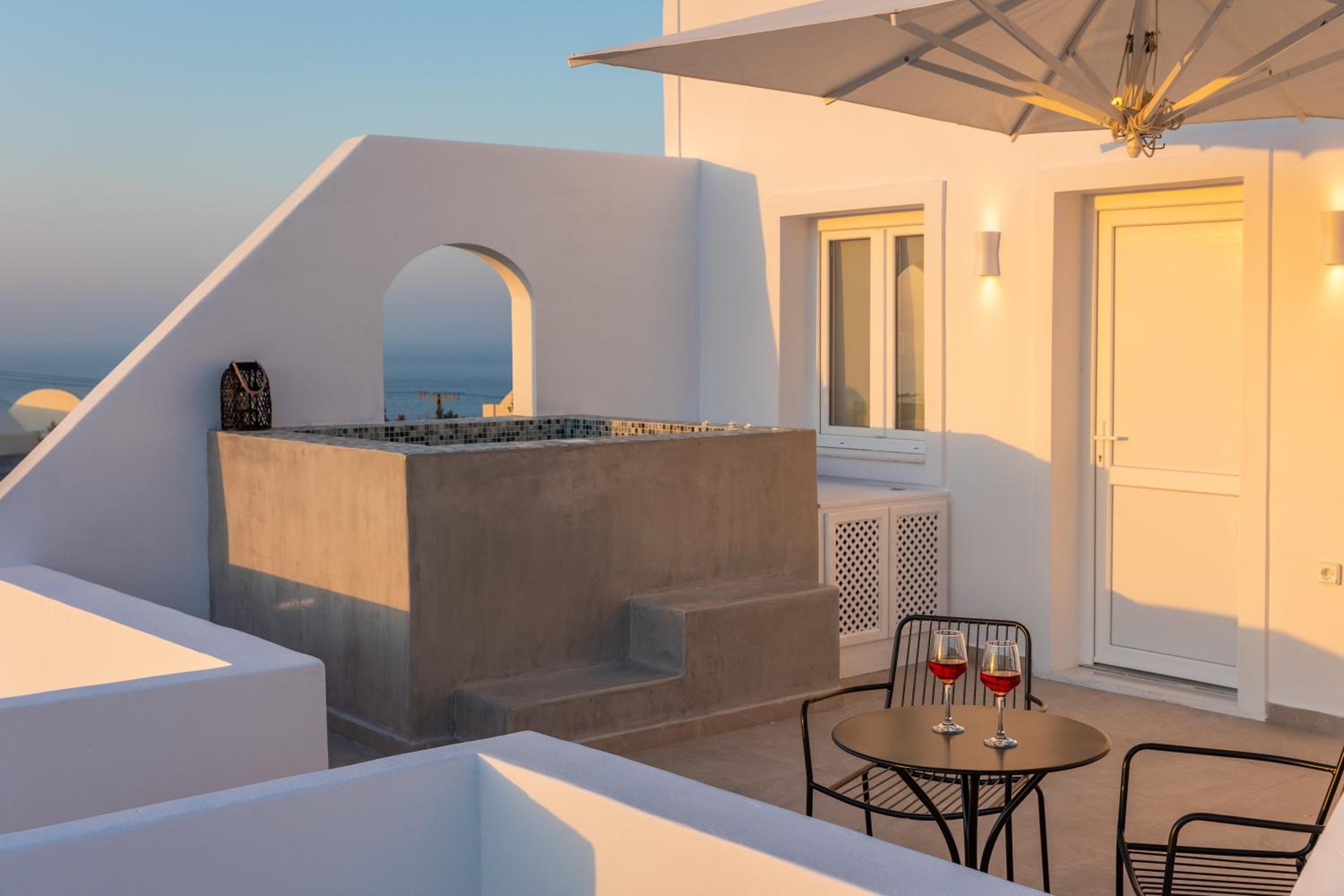 Theophrasti Suites
