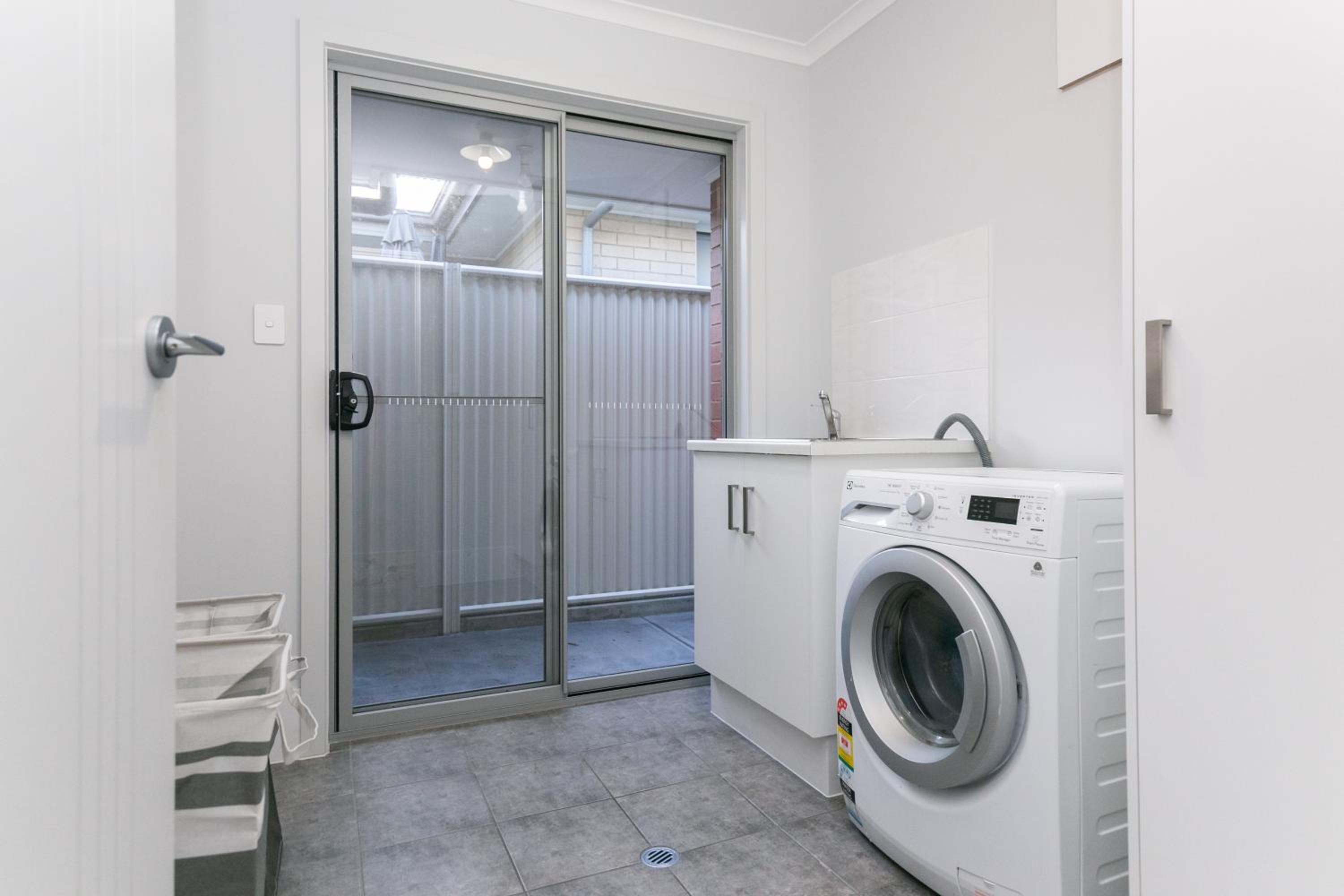 3bedroom Modern Home in Mt Barker, 8km to Hahndorf