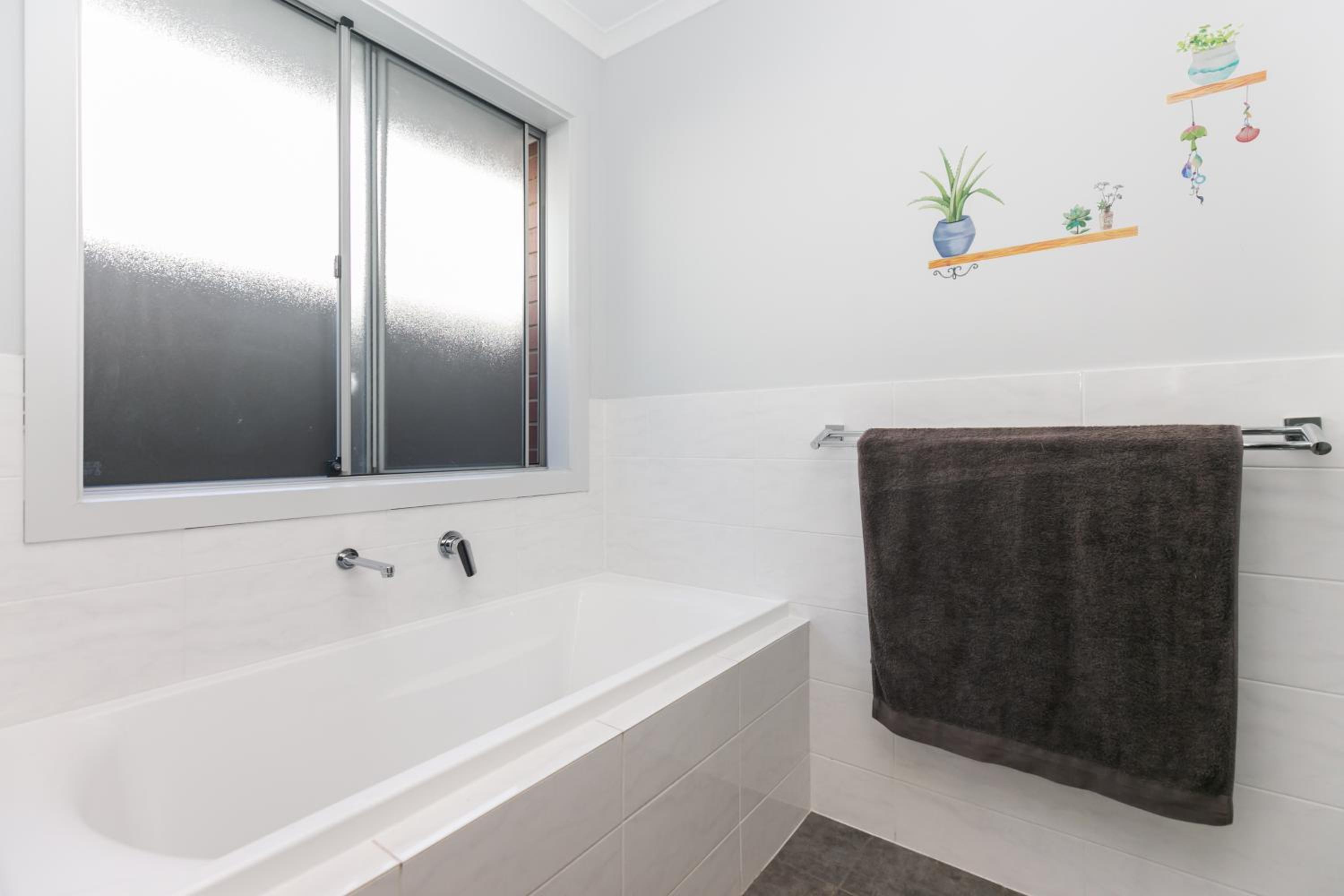 3bedroom Modern Home in Mt Barker, 8km to Hahndorf