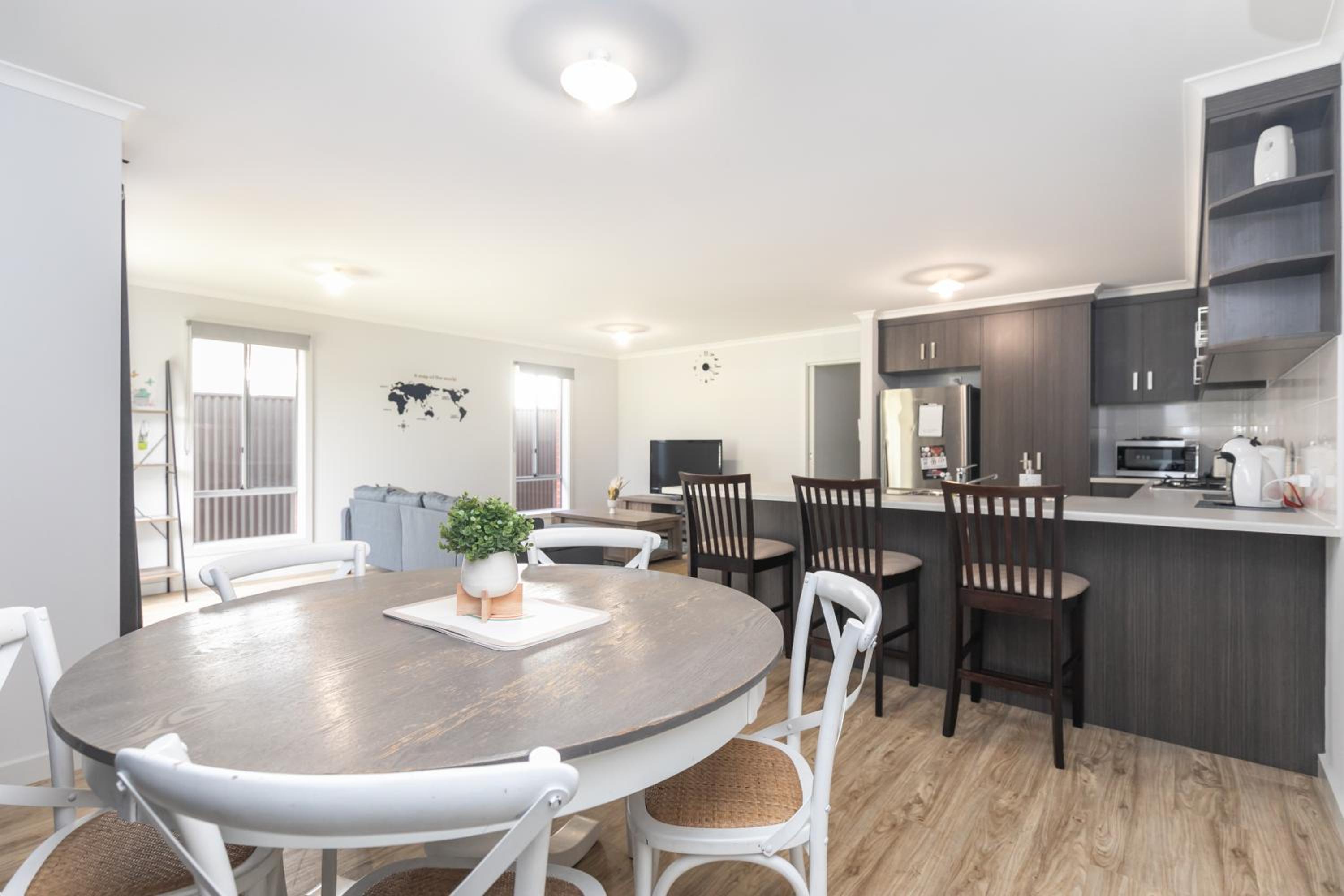 3bedroom Modern Home in Mt Barker, 8km to Hahndorf