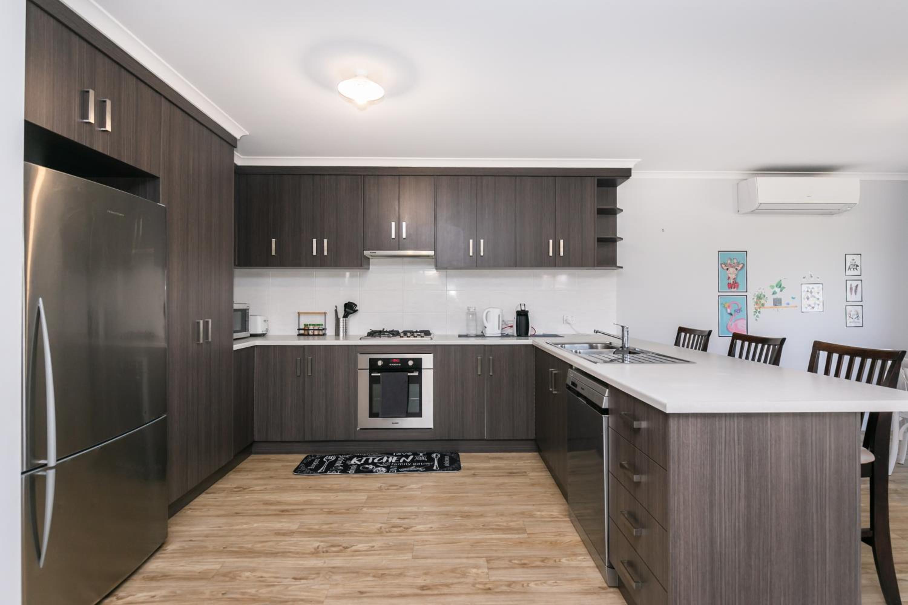 3bedroom Modern Home in Mt Barker, 8km to Hahndorf