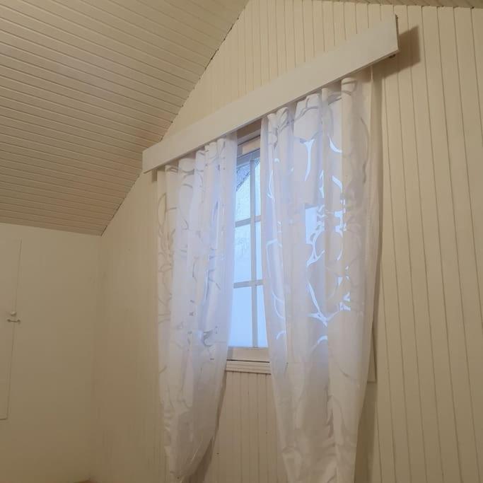 Yösija luonnon kupeessa