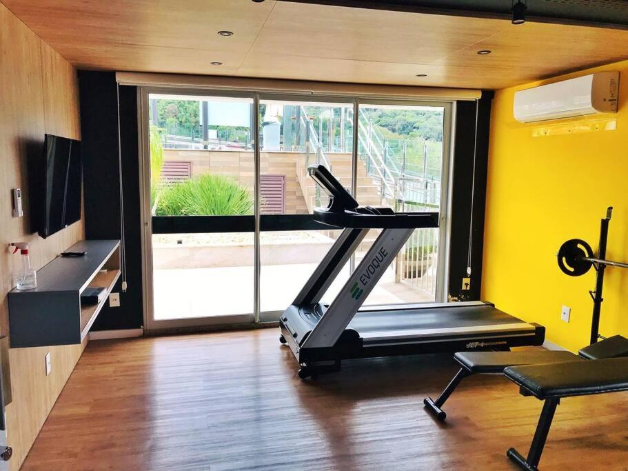 Apartamento Moderno ao Lado da Oktoberfest - Piscina & Academia - Wi-Fi & Estacionamento Gratuito