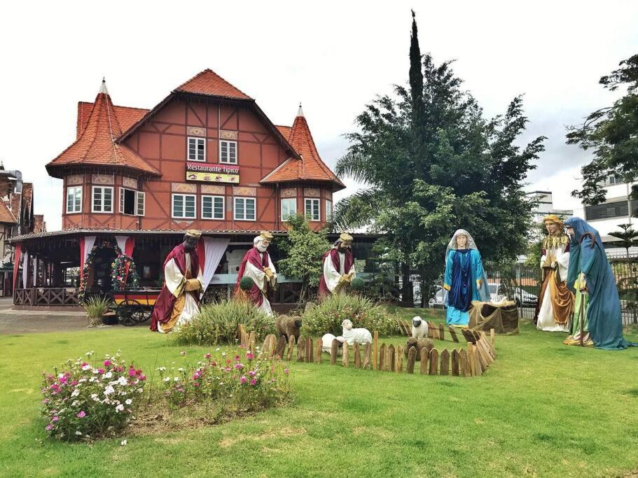 Apartamento Moderno ao Lado da Oktoberfest - Piscina & Academia - Wi-Fi & Estacionamento Gratuito