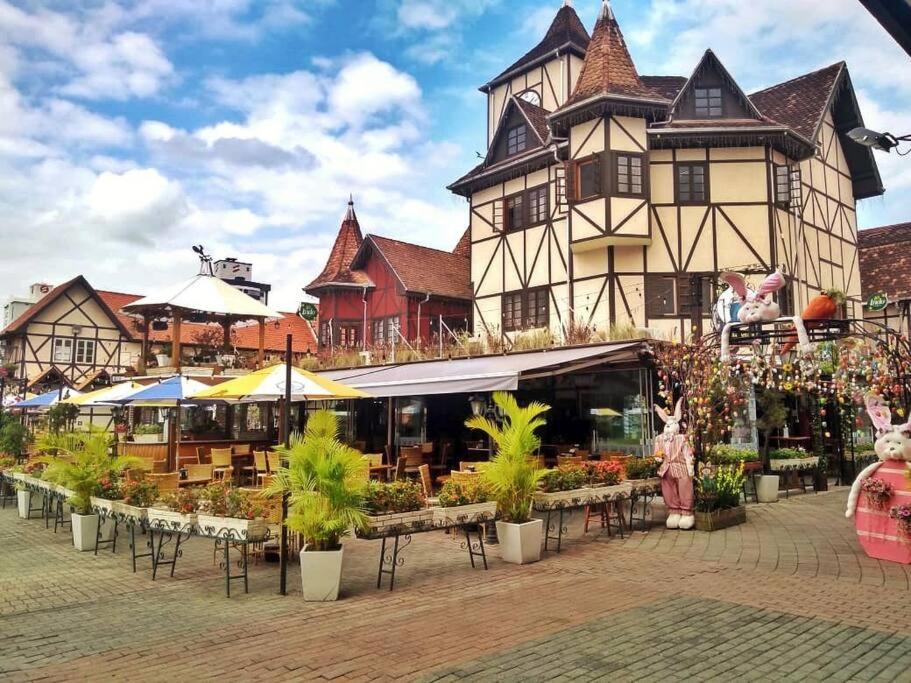 Apartamento Moderno ao Lado da Oktoberfest - Piscina & Academia - Wi-Fi & Estacionamento Gratuito