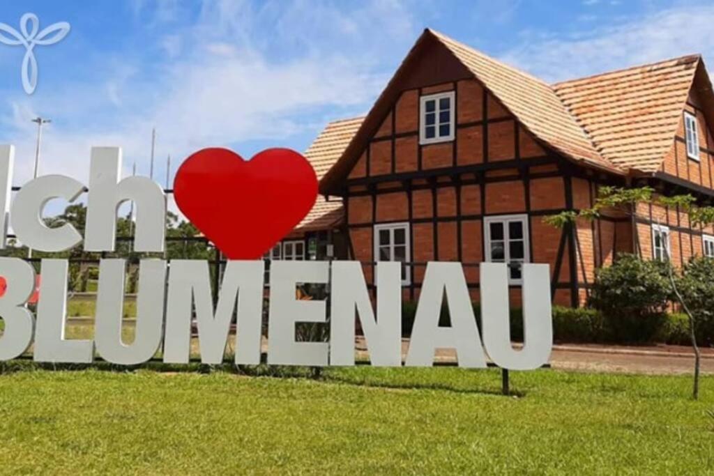 Apartamento Moderno ao Lado da Oktoberfest - Piscina & Academia - Wi-Fi & Estacionamento Gratuito