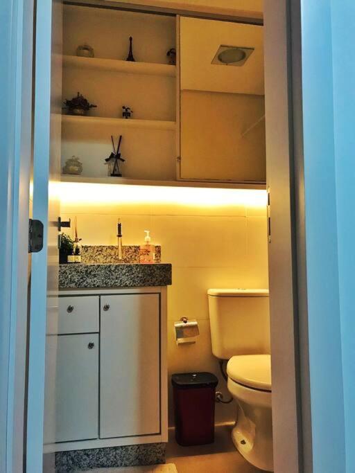 Apartamento Moderno ao Lado da Oktoberfest - Piscina & Academia - Wi-Fi & Estacionamento Gratuito