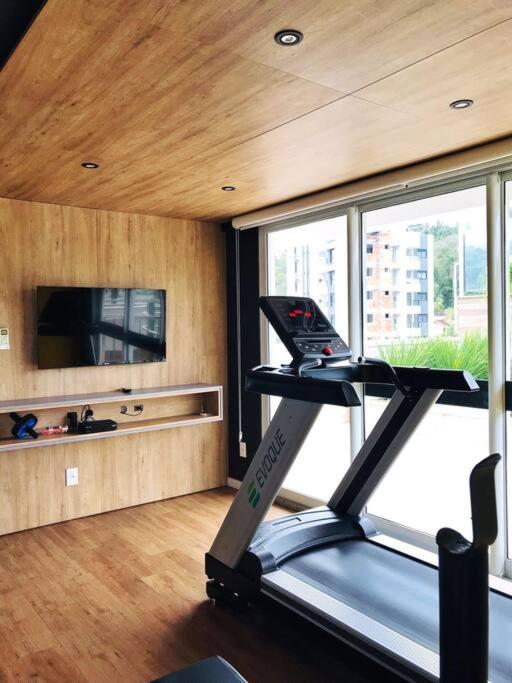 Apartamento Moderno ao Lado da Oktoberfest - Piscina & Academia - Wi-Fi & Estacionamento Gratuito