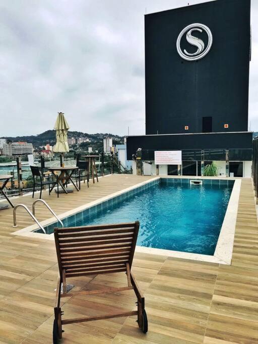 Apartamento Moderno ao Lado da Oktoberfest - Piscina & Academia - Wi-Fi & Estacionamento Gratuito
