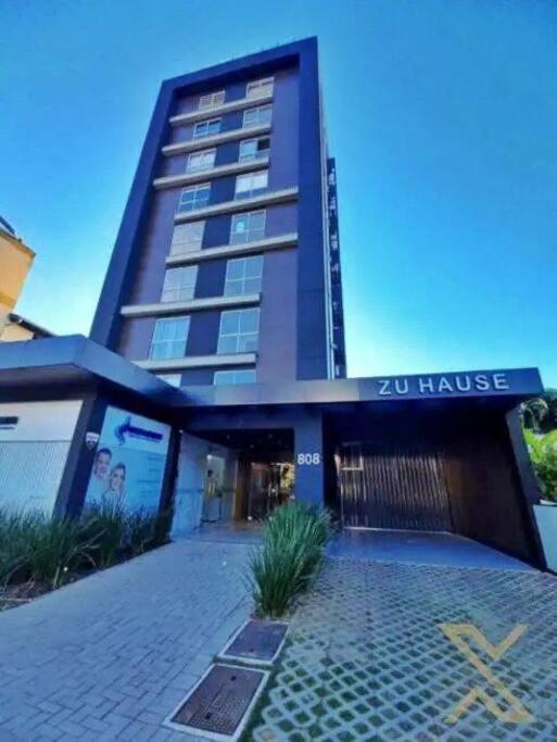 Apartamento Moderno ao Lado da Oktoberfest - Piscina & Academia - Wi-Fi & Estacionamento Gratuito