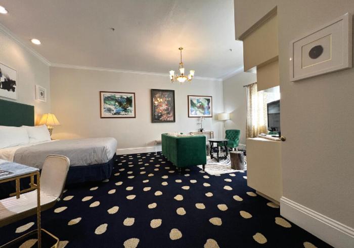 The Sterling Hotel, Photo 8