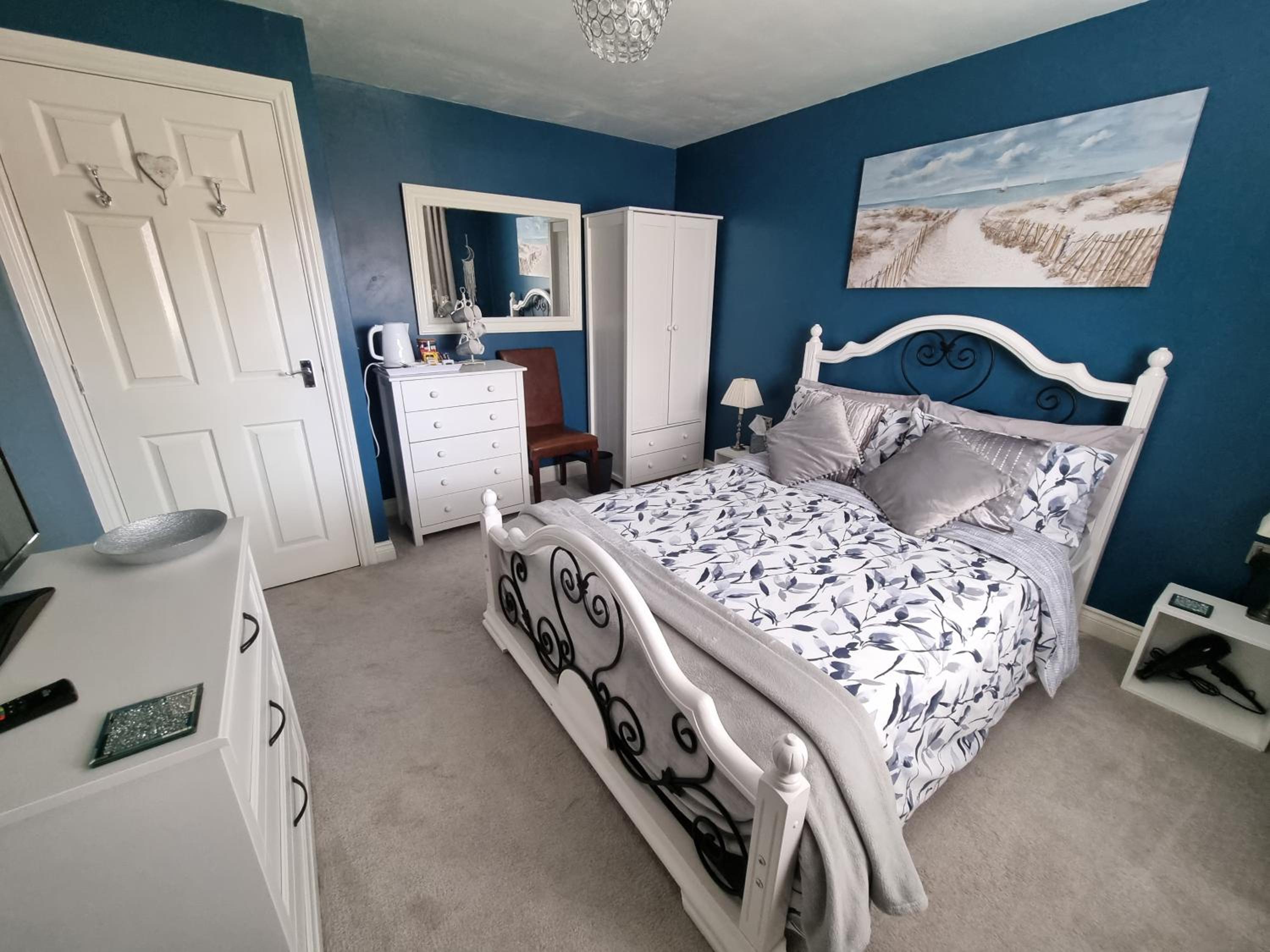 Dungarvon House Bed & Breakfast, Garden Hot Tub & Summerhouse, EV Point view 2