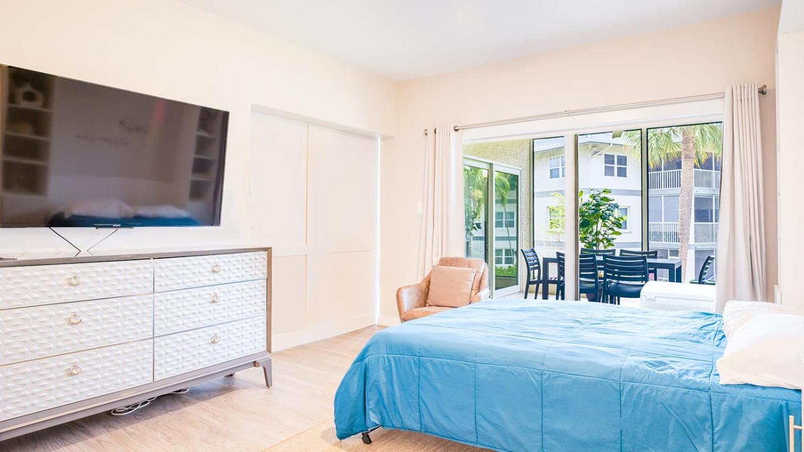 Tamarind Bay 3BD on Seven Mile Beach view 3