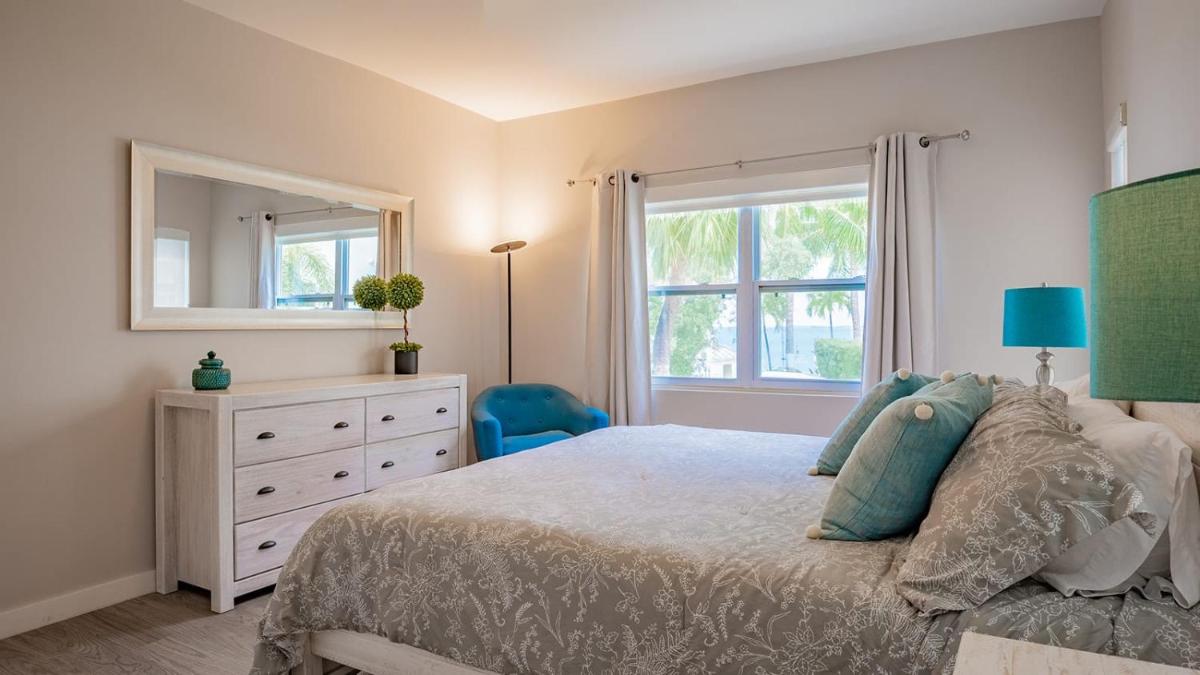 Tamarind Bay 3BD on Seven Mile Beach view 4