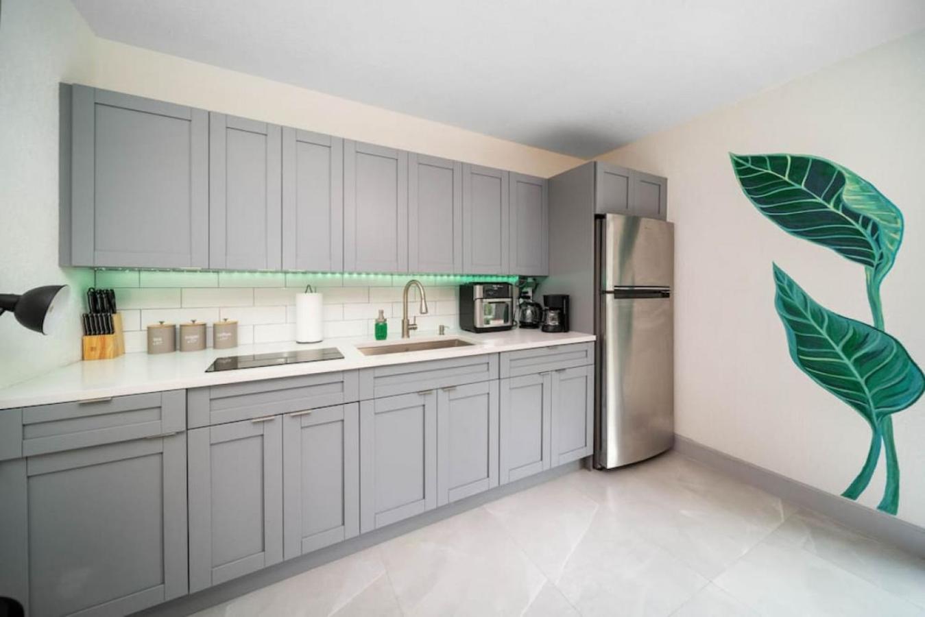 Newly Renovated Tropical Oasis Near Las Olas Beach view 5