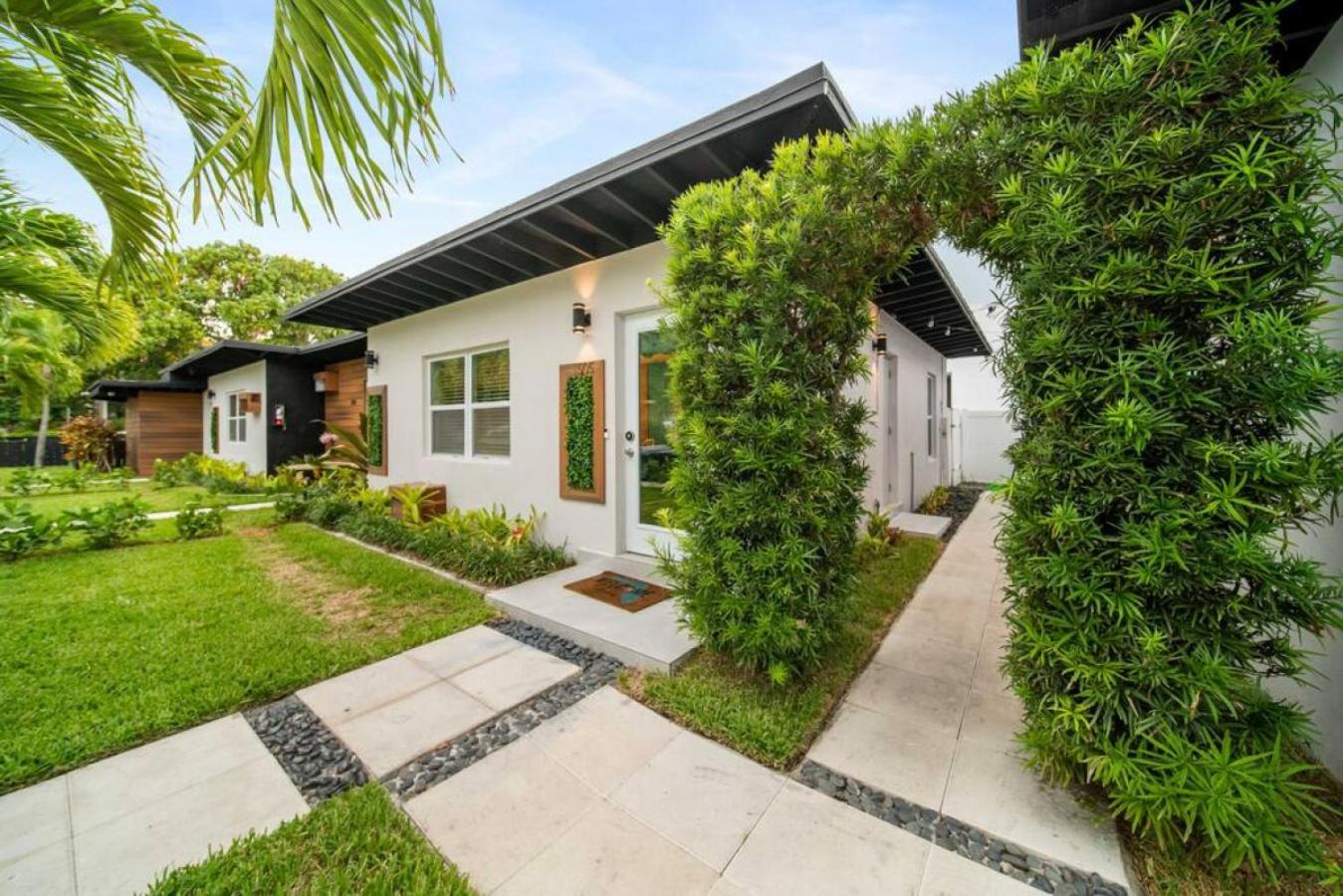 Las Olas Newly Renovated Coastal 1BR Near Beach