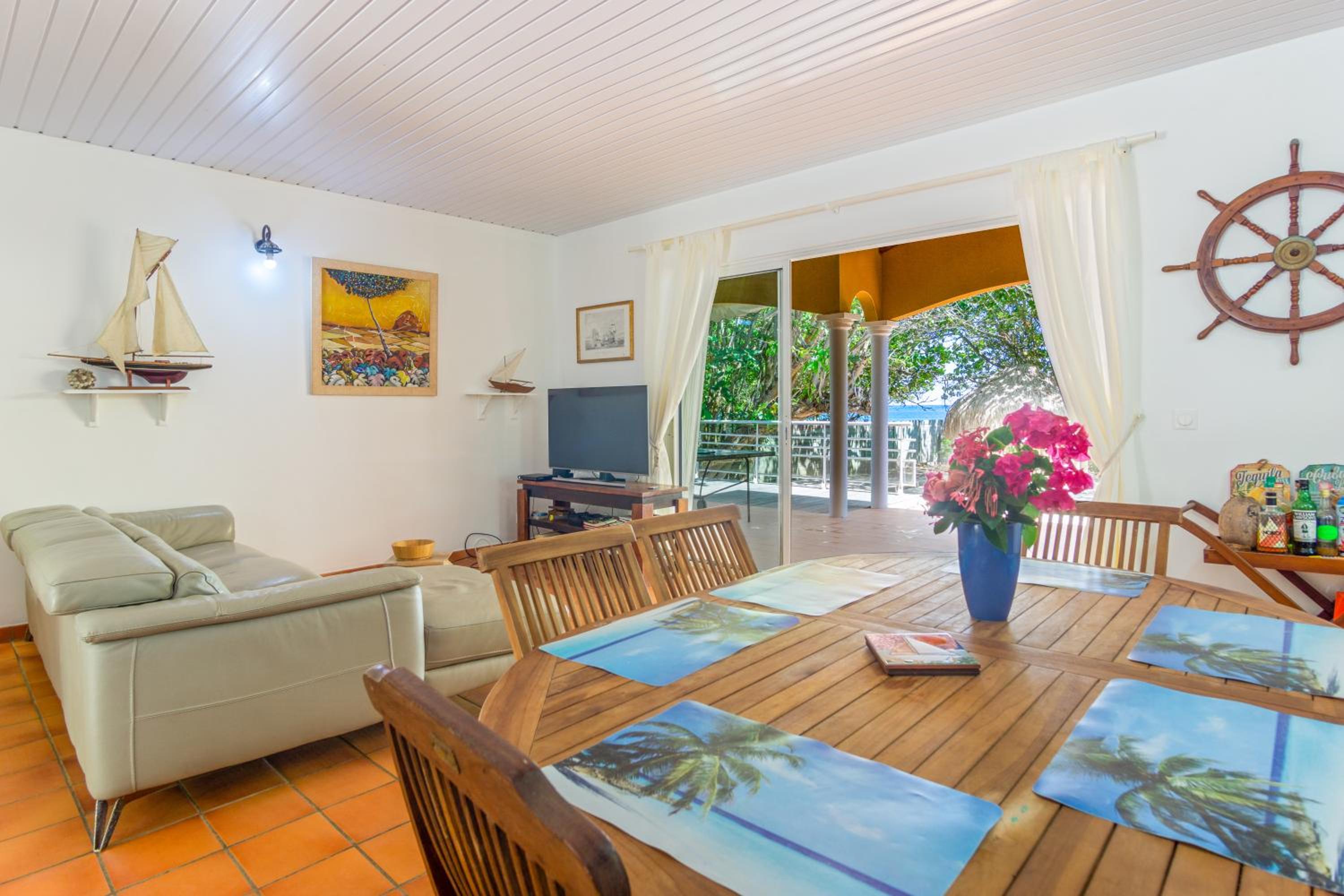 Yellow Beach Villa - Maison créole sur la plage view 2