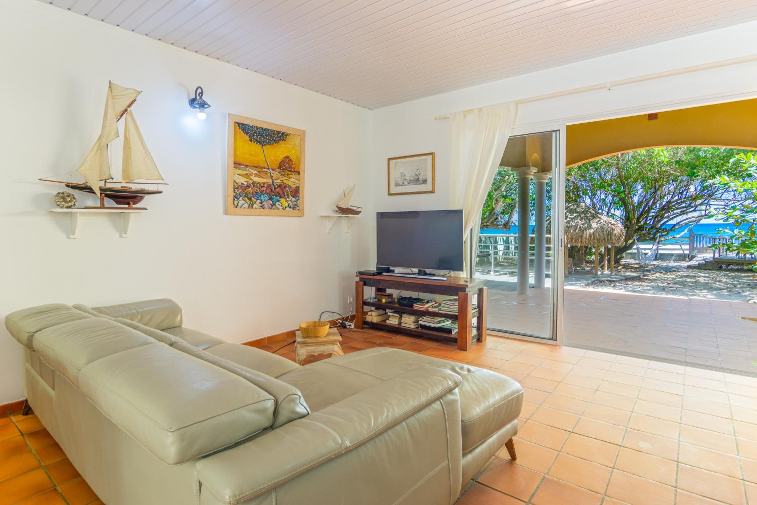Yellow Beach Villa - Maison créole sur la plage view 4