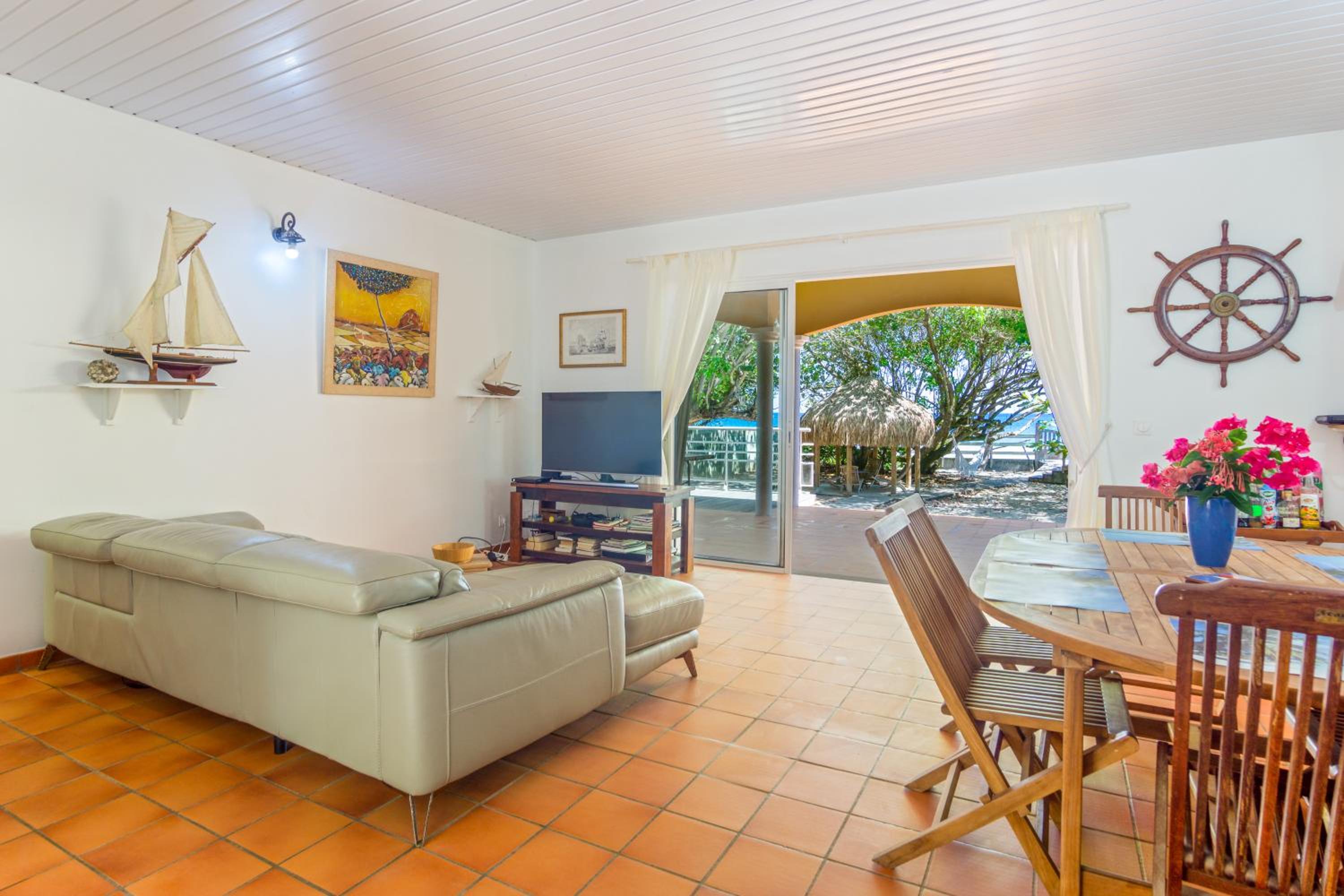Yellow Beach Villa - Maison créole sur la plage view 3