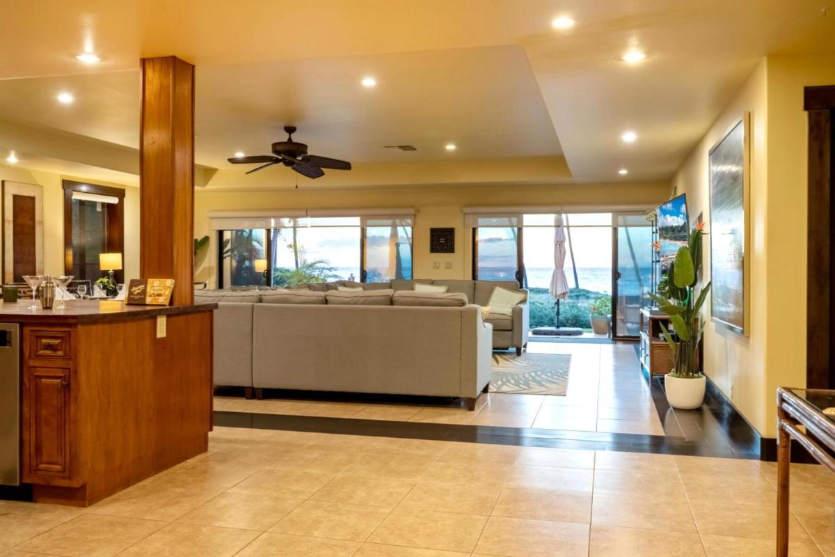 K B M Resorts- HALE-1470 Presidential 3bd 3ba beach-front estate ac private yard view 4