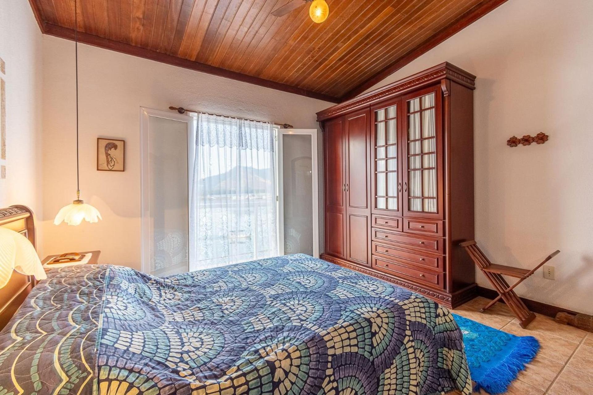 Magnífica casa, com praia particular, em Angra