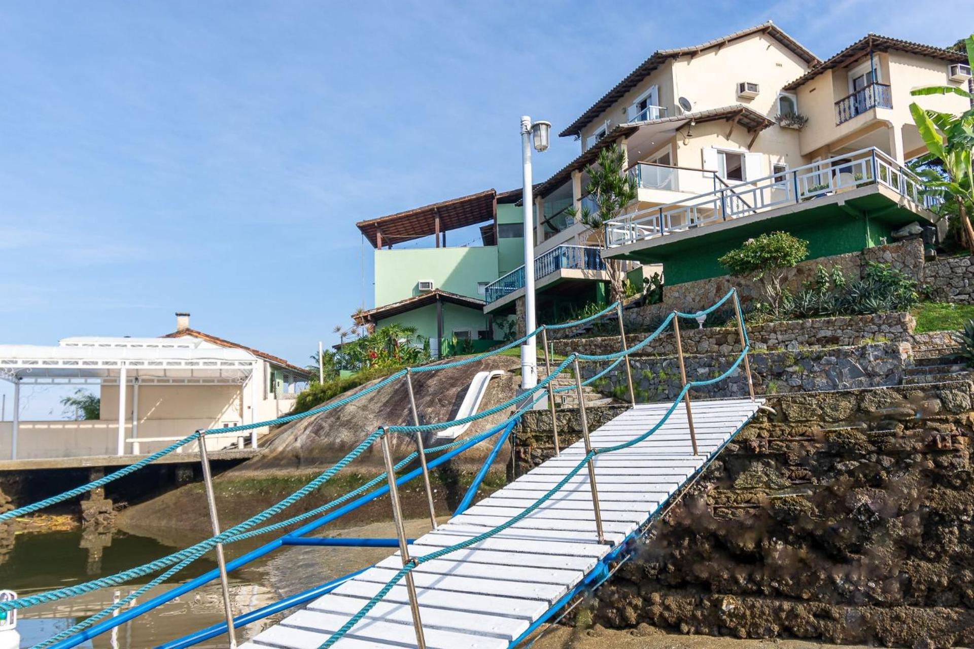 Magnífica casa, com praia particular, em Angra