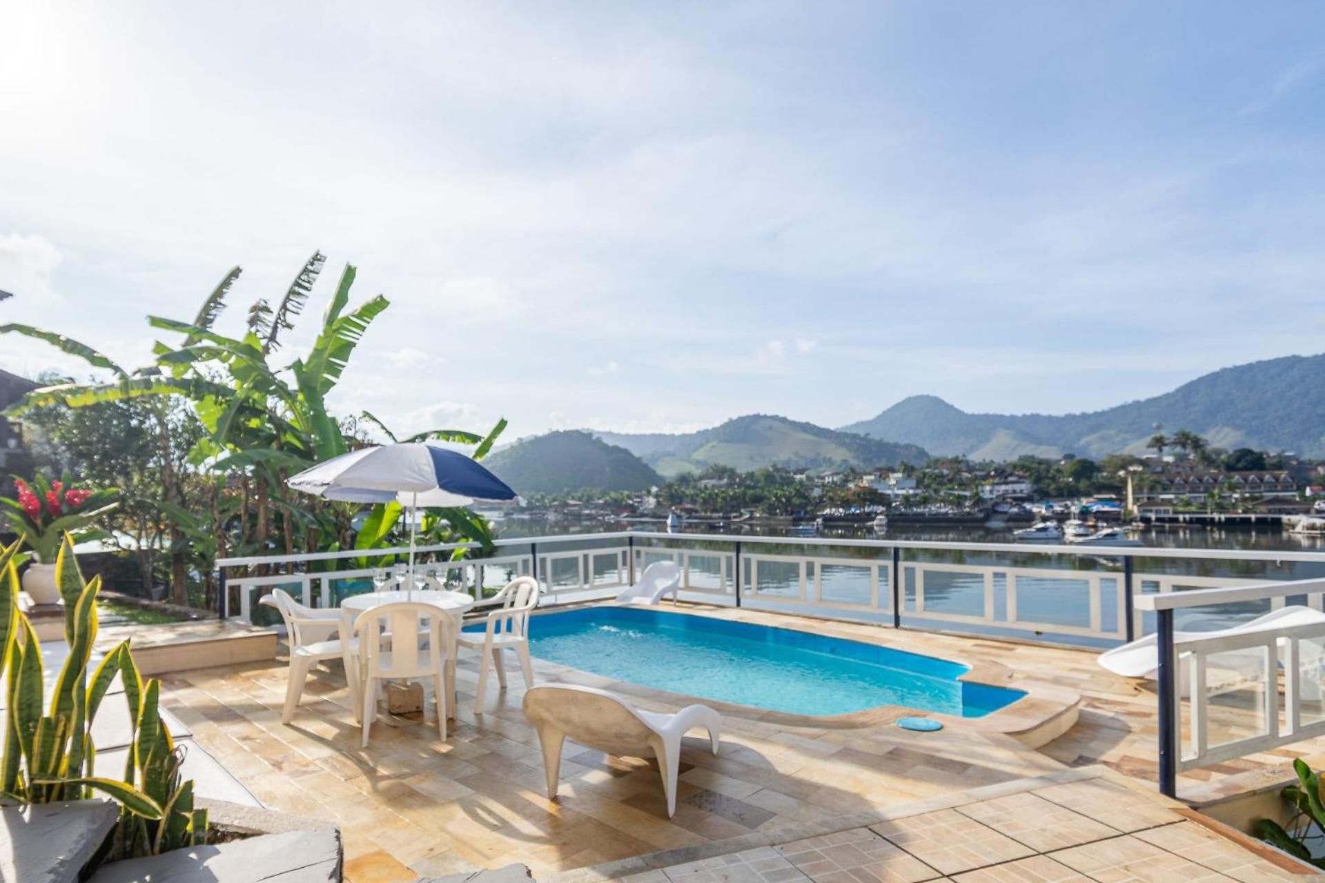 Magnífica casa, com praia particular, em Angra