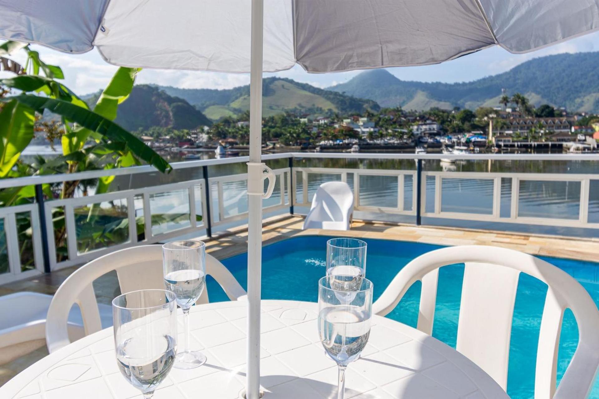 Magnífica casa, com praia particular, em Angra