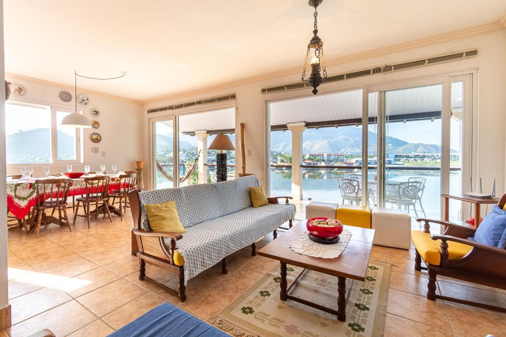 Magnífica casa, com praia particular, em Angra