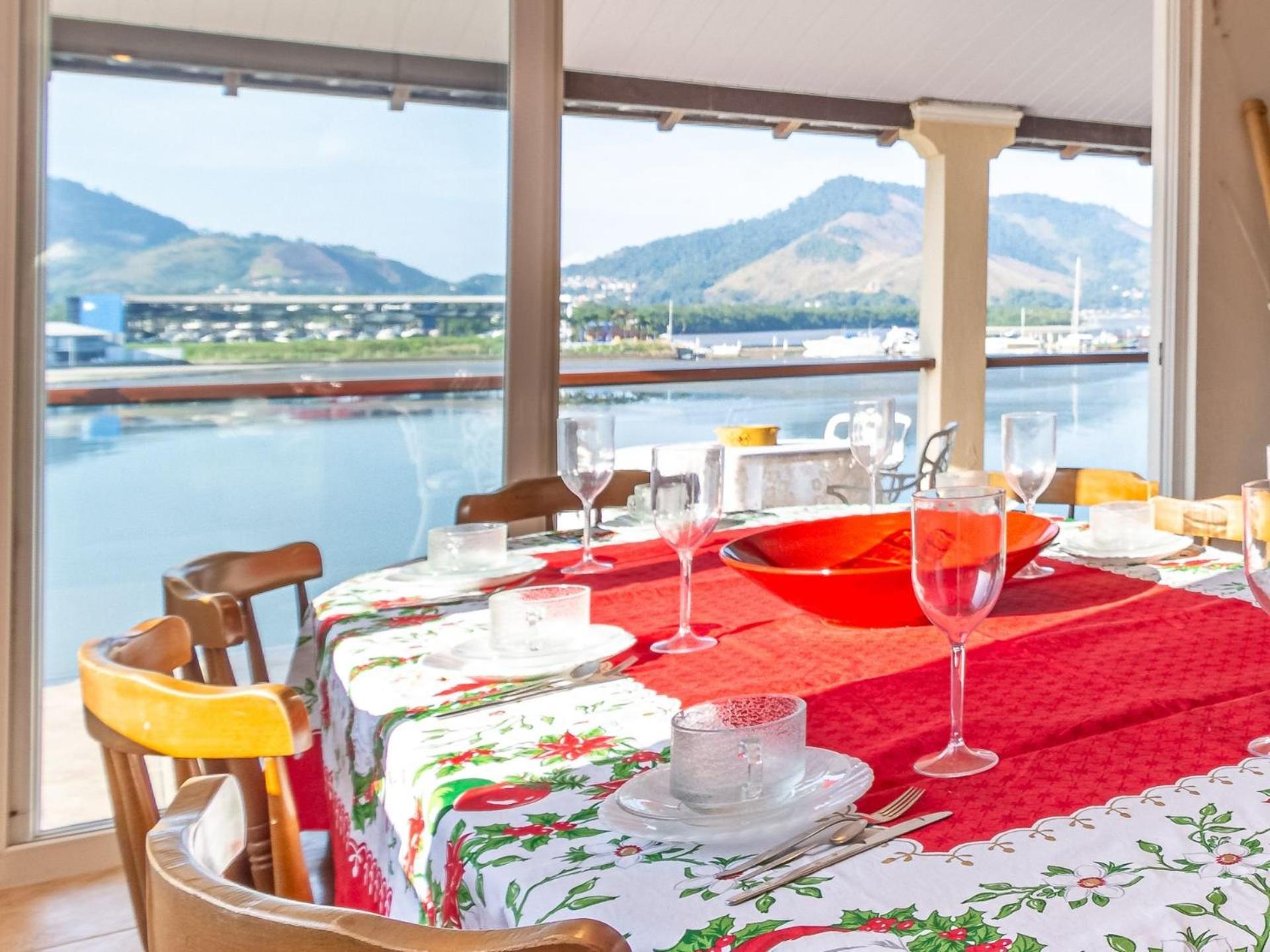 Magnífica casa, com praia particular, em Angra