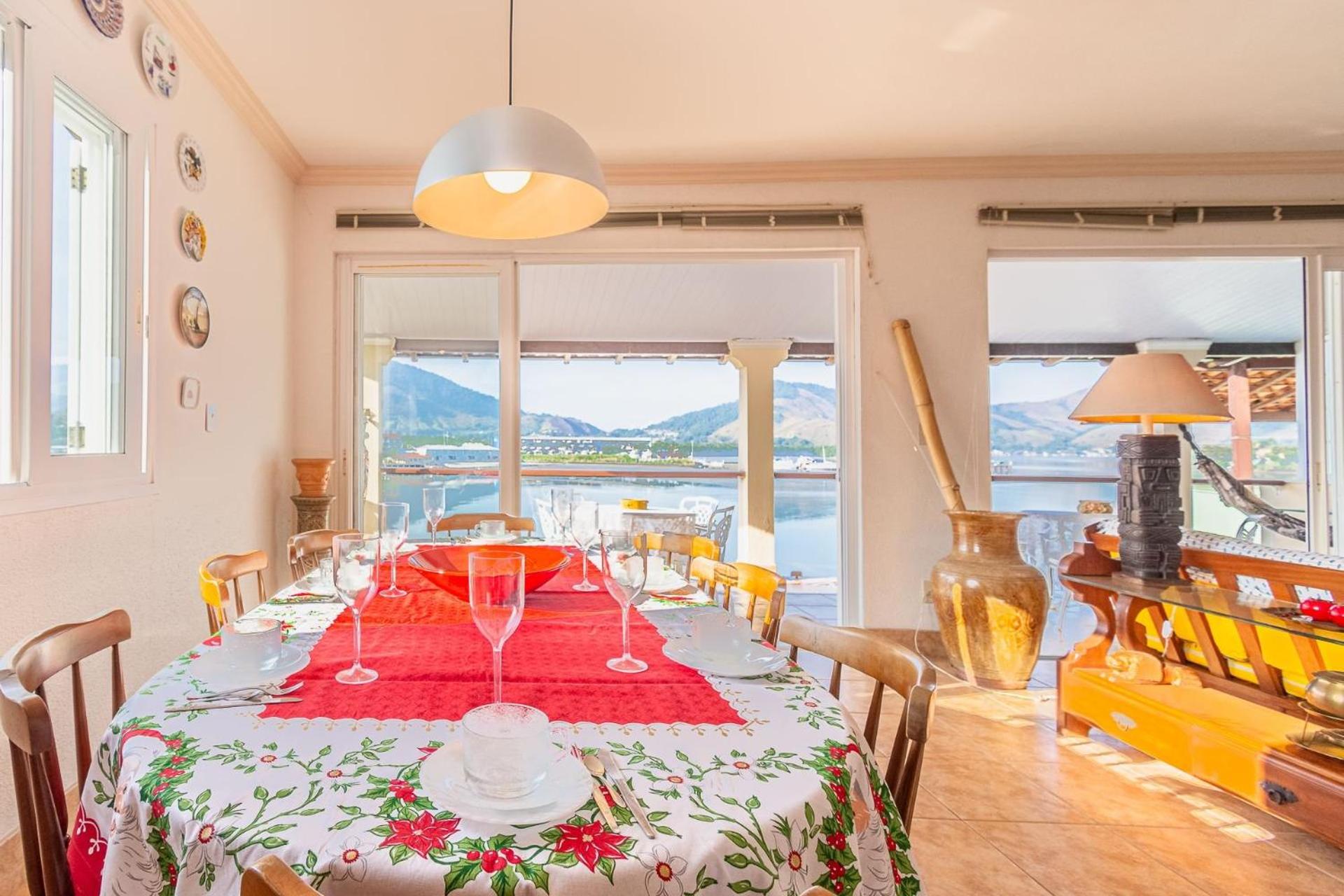Magnífica casa, com praia particular, em Angra